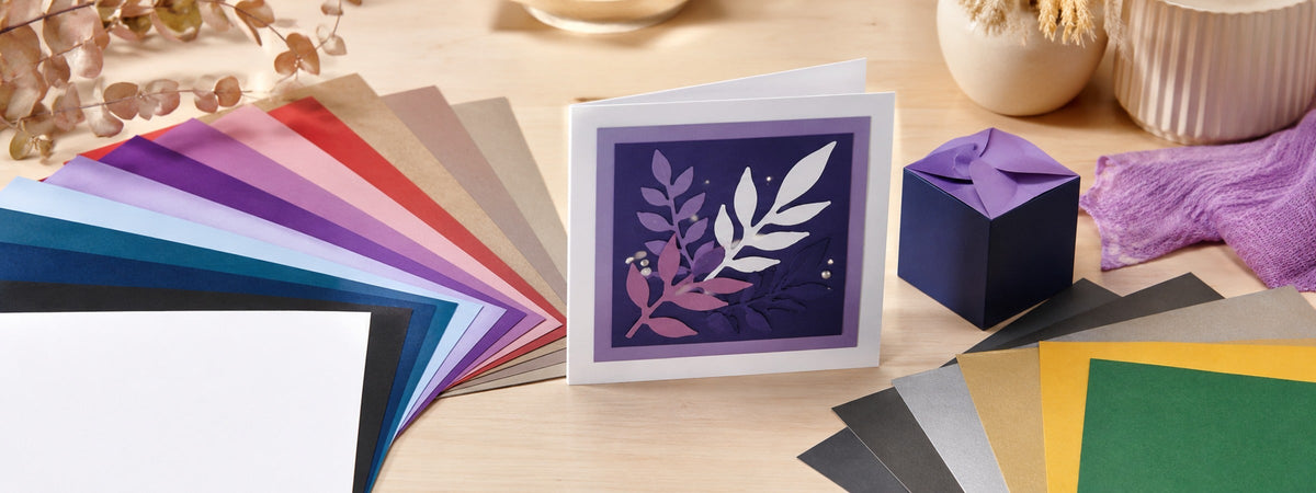 Über 100 Farben der Cardstock / Uni-Papier / Scrapbook-Paper stehen Dir hier im Format 12" x 12" zur Auswahl! Die Cardstock Papiere variieren zwischen 200 g/m2 und 325 g/m2 und lassen sich toll schneiden