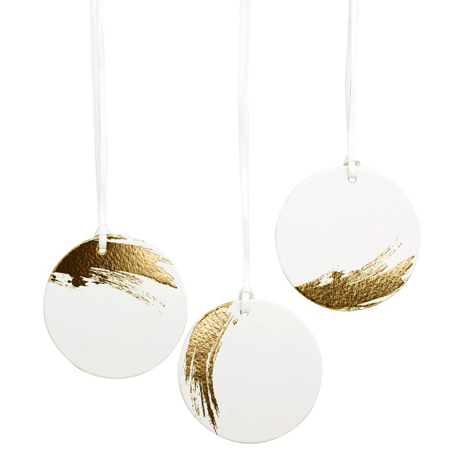 Crealive Anhänger Hangtag - Basic Kreis
Inhalt:
• 6 Anhänger
Spezifikationen:
• Material: Kraftpapier
• Durchmesser: 67 mm
• beidseitig personalisierbar
• Farbe: 3 x Weiss mit Gold-Details
Entdecke die endlosen Möglichkeiten der Kreativität mit den Basis Anhänger von Artoz. Diese Hangtags sind ideal zum Selbergestalten mit Stempeln, Farben und mehr, um deinen Geschenken und DIY-Projekten eine persönliche Note zu verleihen. Mit hochwertigem Kraftpapiermaterial bieten diese Hangtags die perfekte Leinwan