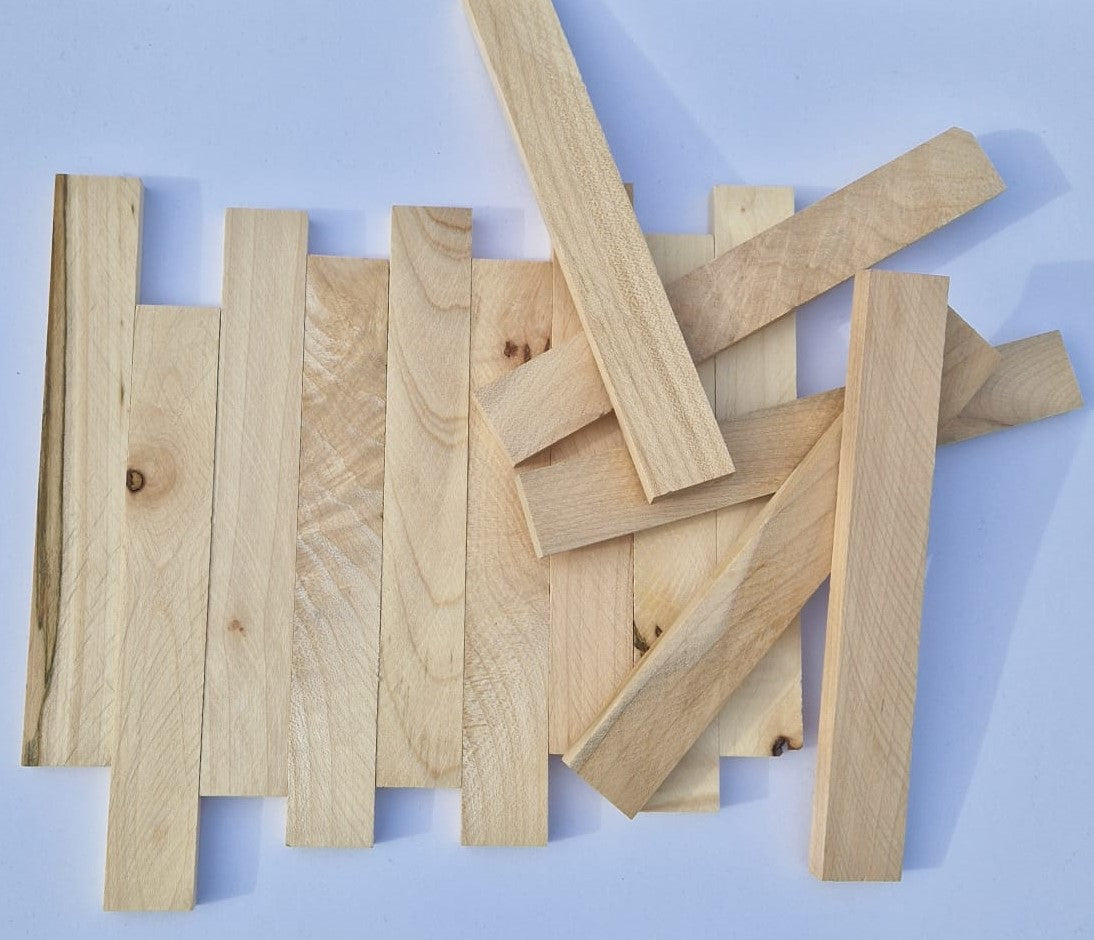 Crealive Holz-Klötzchen - Bergahorn Du kannst einzigartige DIY-Projekte verwirklichen. z.B. Kartenhalter, Bilderrahmen, Rahmen für 3D-Bilder, Laternen, Serviettenhalter, Topfuntersetzer und vieles mehr. Mit diesen Bastelklötzchen gestaltest du individuelle Dekorationen für dich und kannst natürlich auch ganz viel Freude verschenken.