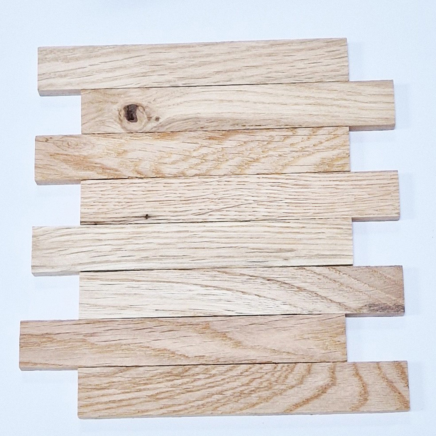 Crealive Bastelklötzchen - Eiche Der eher helle und zeitlose Farbton des Eiche Holzes strahlt Ruhe und Gemütlichkeit aus und passt dadurch zu jedem Wohnstil. Du kannst einzigartige DIY-Projekte verwirklichen. z.B. Kartenhalter, Bilderrahmen, Rahmen für 3D-Bilder, Laternen, Serviettenhalter, Topfuntersetzer und vieles mehr. Marke: Klötzchenmann