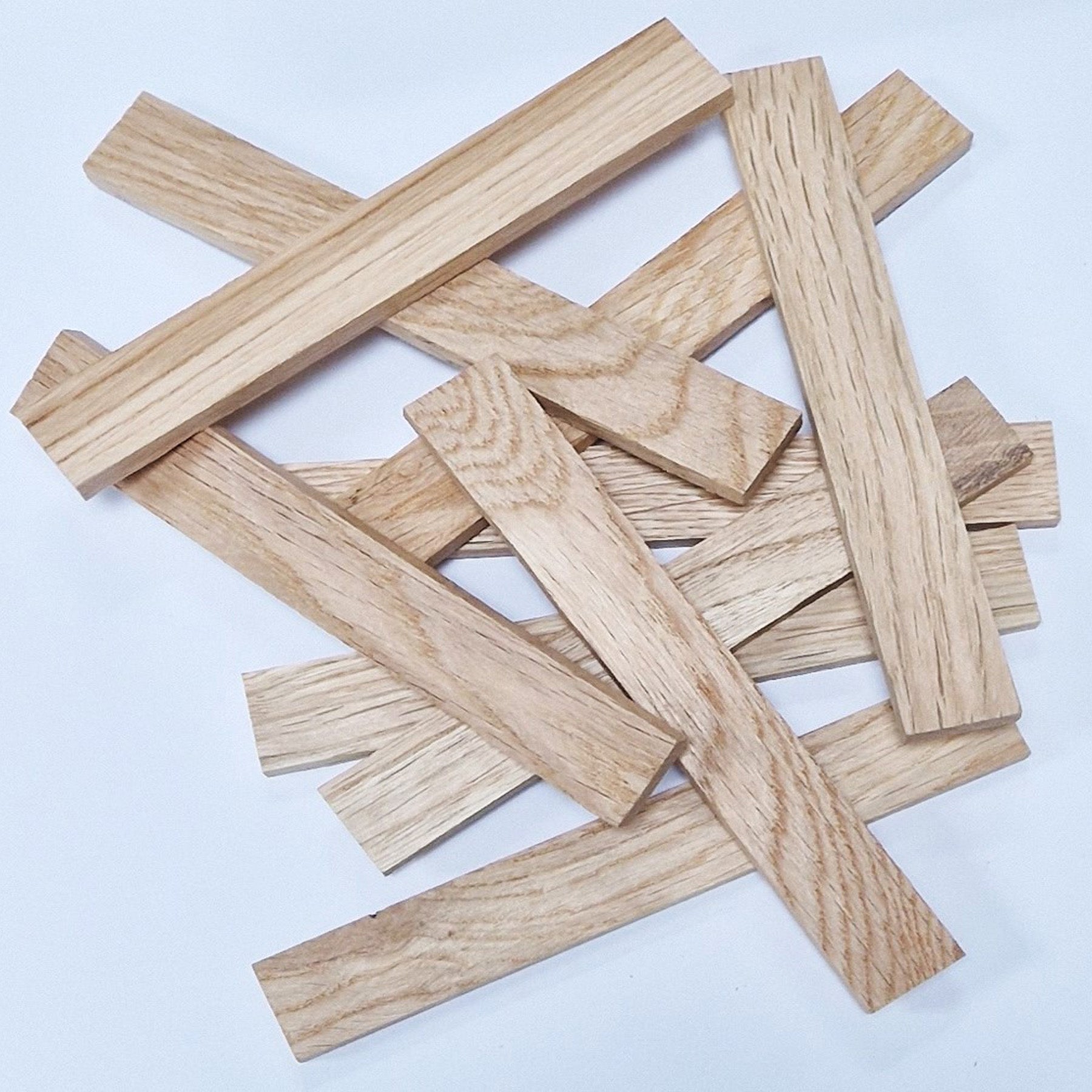 Crealive Bastelklötzchen - Eiche Der eher helle und zeitlose Farbton des Eiche Holzes strahlt Ruhe und Gemütlichkeit aus und passt dadurch zu jedem Wohnstil. Du kannst einzigartige DIY-Projekte verwirklichen. z.B. Kartenhalter, Bilderrahmen, Rahmen für 3D-Bilder, Laternen, Serviettenhalter, Topfuntersetzer und vieles mehr. Marke: Klötzchenmann