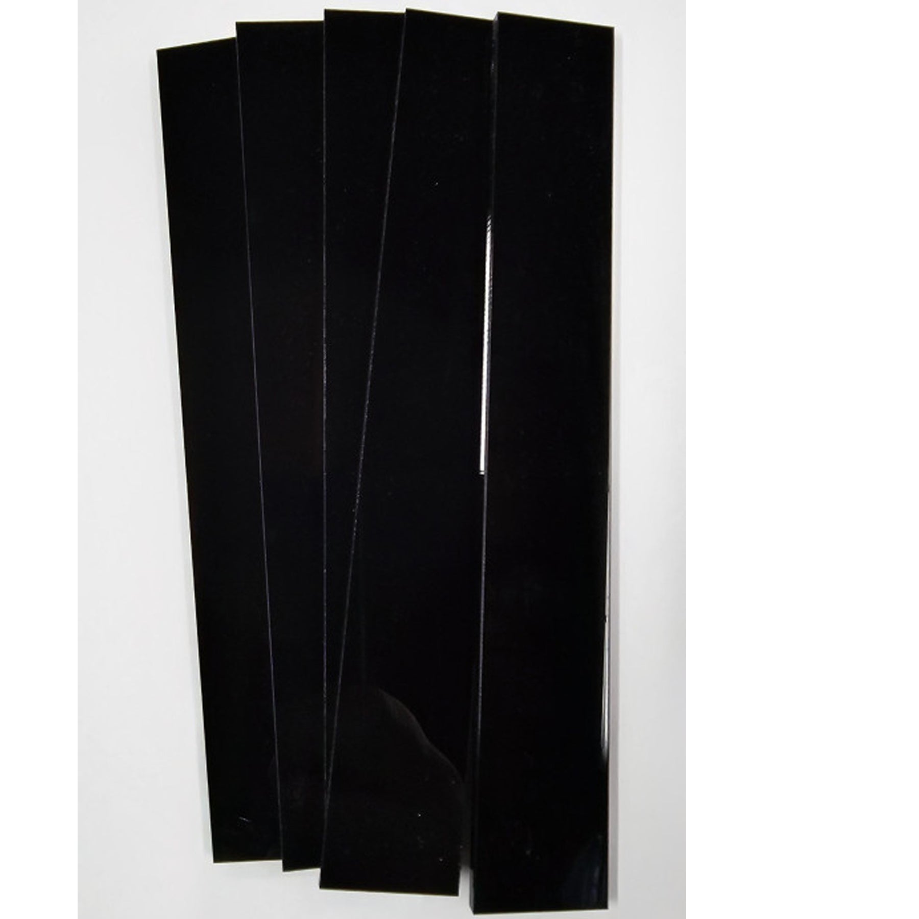 Crealive Acrylklötzchen - Glänzend - Schwarz Eine tolle Ergänzung zu den Bastel Klötzchen sind diese farbigen, satinierten Acrylklötzchen. Mit kreativer Fantasie lassen sich grossartige Kombi-Projekte erzielen, denn die Acrylklötzchen harmonieren optimal mit den Klötzchen. Somit lässt sich der unendliche Klötzchen-Bastel-Horizont noch ein Stück erweitern. Du kannst die Klötzchen für viele DIY-Schmuckstücke verwenden, wie z.B. - Laternen - Aufsteller - Leuchtkästen - beleuchtete Schilder - Dekokästen