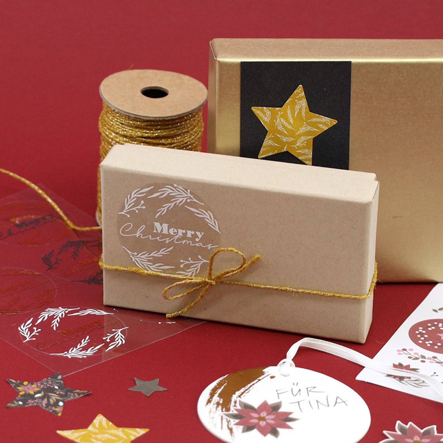 Crealive Sticker Transparent - Merry Christmas
Spezifikationen:
• 6 Bögen
• Material: Papiersticker - transparent
• selbstklebend
• Hot Foil Print
• Swiss Design
• FSC zertifiziert
• Marke: Artoz
Lass Deiner Kreativität freien Lauf mit den hochwertigen Papierstickern von Artoz. Ob du deine Geschenke personalisieren, dein Scrapbook verschönern oder einfach nur deine Notizen aufpeppen möchtest, diese Sticker von Artoz sind die perfekte Wahl und machen Spass für alle deine DIY-Projekte.