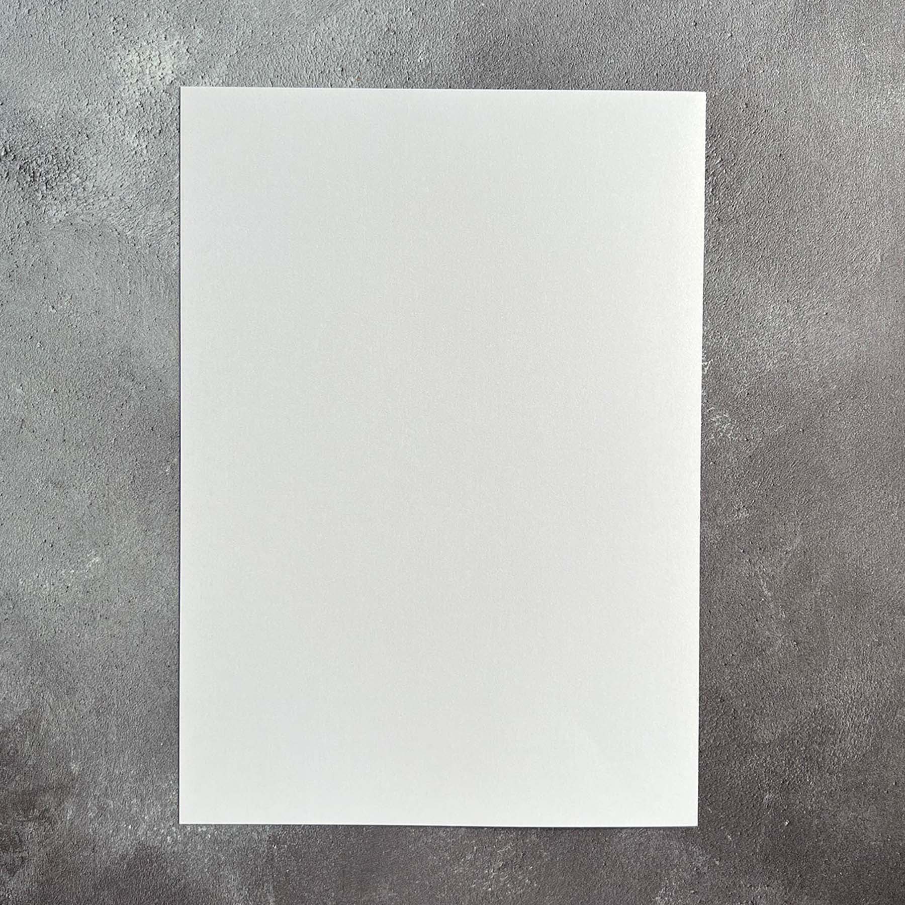 Crealive Pearl Paper 240 g/m2 - A4 - Super White
Inhalt:
• 1 Blatt
Spezifikationen:
• A4 (21.0 cm x 29.7 cm)
• 240 g/m2
• beidseitig gefärbt
Pearl-Karton ist geeignet für:
• edle Karten
• Karten-Verzierungen (ein scharfes Messer verwenden)
• kleine Geschenkboxen
• Plotten
• Scrapbooking
Das Pearl Papier von Paper Favourites schimmert wunderschön und du kannst daraus ganz besondere Karten, Verzierungen für Karten, Geschenkboxen und vieles mehr gestalten.