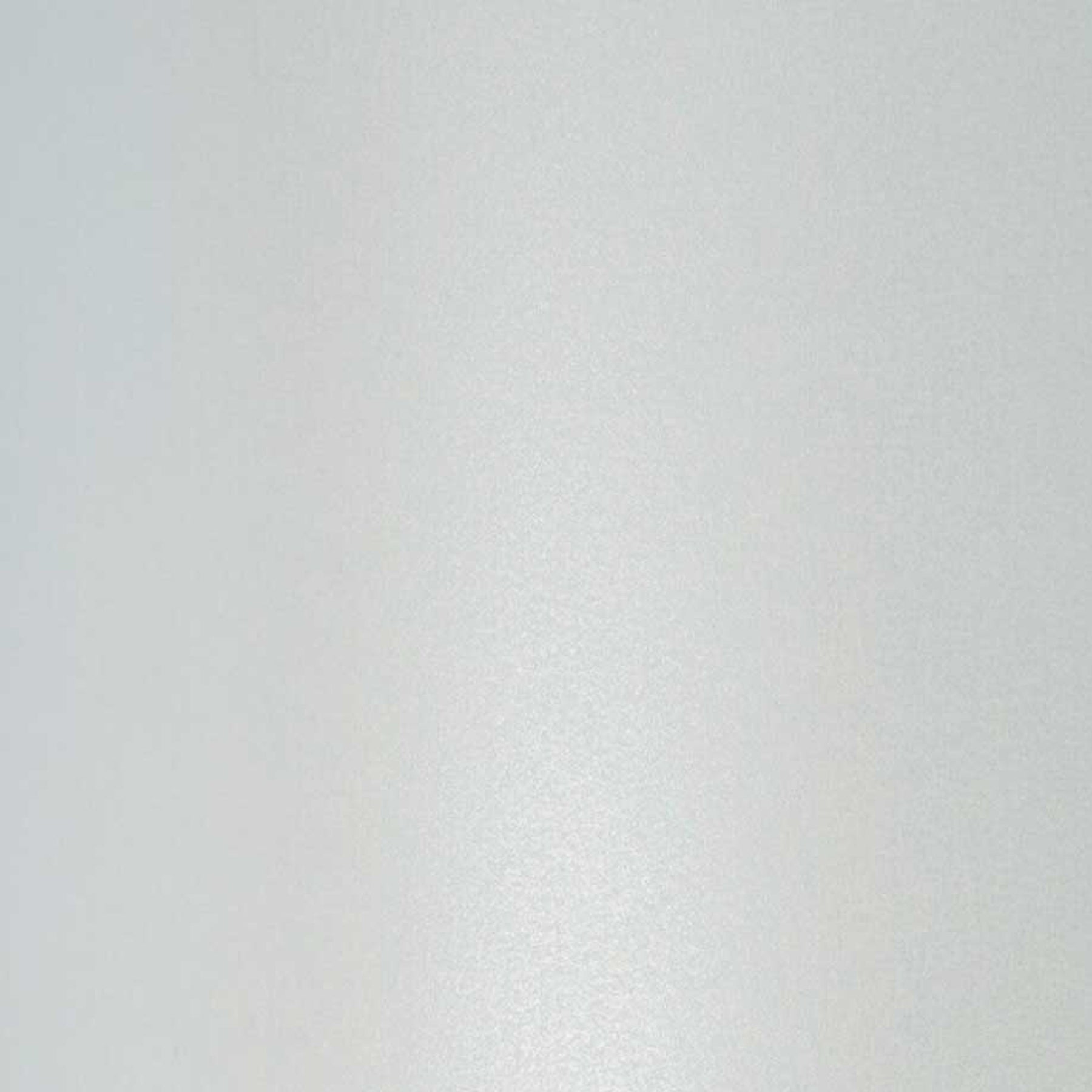 Crealive Cardstock 300 g/m2 - 12’’ x 12’’ - Perlsilber Metallic Spezifikationen: 12’’ x 12’’ (30.5 cm x 30.5 cm) 300 g/m2 beidseitig farbig (voll durchgefärbt) bedruckbar mit Ink- und Laserdrucker (bitte beim Drucker erst die möglichen Papiergewichte prüfen) beschreibbar starke Farbgebung FSC Mix zertifiziertes Papier säure- und ligninfrei Dieses Premium Metallic Cardstock ist geeignet für: Karten Karten-Verzierungen Plotten Stanzen Prägen Geschenkboxen Scrapbooking