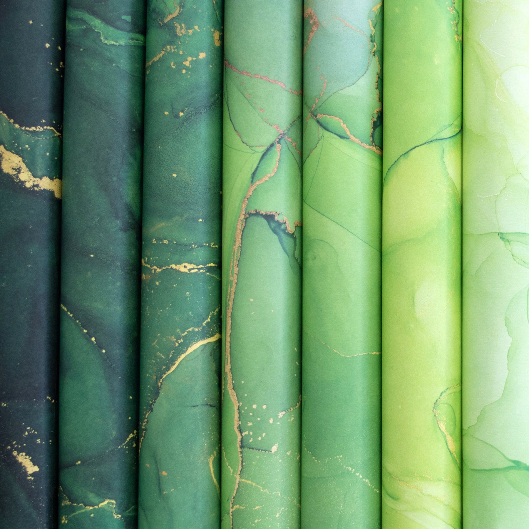 Crealive Premium Paper Pad 180 g/m2 - 6’’ x 6’’ - Ink Drops Festive
Inhalt:
• 40 Bogen
• 20 Designs
• beidseitig bedruckt
Spezifikationen:
• 6’’ x 6’’ (15.25 cm x 15.25 cm)
• 180 g/m2
• beidseitig bedruckt
• säure- und ligninfrei
• 20 Designs
Dieses Paper Pad / Designpapier ist geeignet für:
• Karten-Verzierungen
• Verpackungs-Dekoration
• Plotten
• Stanzen
• Prägen
• Scrapbooking
• Journaling
• Mixed Media
Aus diesem Designpapier kannst Du wundervolle Karten- und Verpackungs-Dekorationen kreieren.