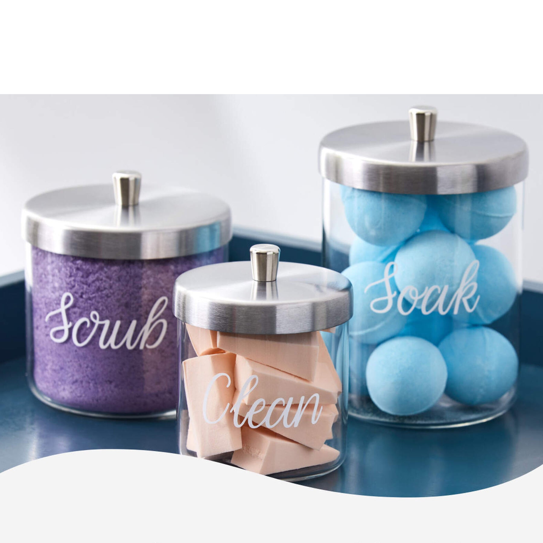 Crealive Cricut Joy Smart Vinylfolie Permanent - Ocean matt Die Smart Vinylfolie von Cricut funktioniert ohne Schneidematte. Du kannst sie also einfach in die Joy einlegen & loslegen. Sie lässt sich leicht Entgittern und mühelos übertragen. Inhalt: 1 Rolle Cricut Joy Smart Vinylfolie 13.9 x 121.9 cm (5.5" x 48") Spezifikationen: Cricut Joy Smart Vinylfolie Farbe: Ocean selbstklebend permanent; hält bis zu 3 Jahren Grösse: 13.9 x 121.9 cm (5.5" x 48") wasser- und lichtbeständig