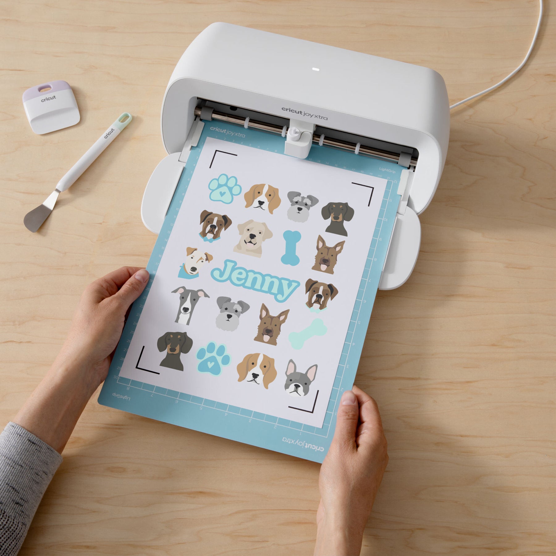 Crealive Cricut Stickerpapier bedruckbar, wasserfest - A4 / Printable Waterproof Sticker Set A4
Inhalt:
• 6 Blätter bei Weiss & Transparent
• 5 Blätter bei Weiss holografisch & Transparent holografisch
Spezifikationen:
• Stickerpapier zum Bedrucken
• wasserfest* und UV-beständig bis zu 2 Jahren
• Drucker: Inkjet / Tinenstrahldrucker
• Papierformat 21.5 cm x 27.9 cm
• Selbstklebend
• Farben: Transparent, Transparent Holografisch, Weiss oder Weiss Holografisch
