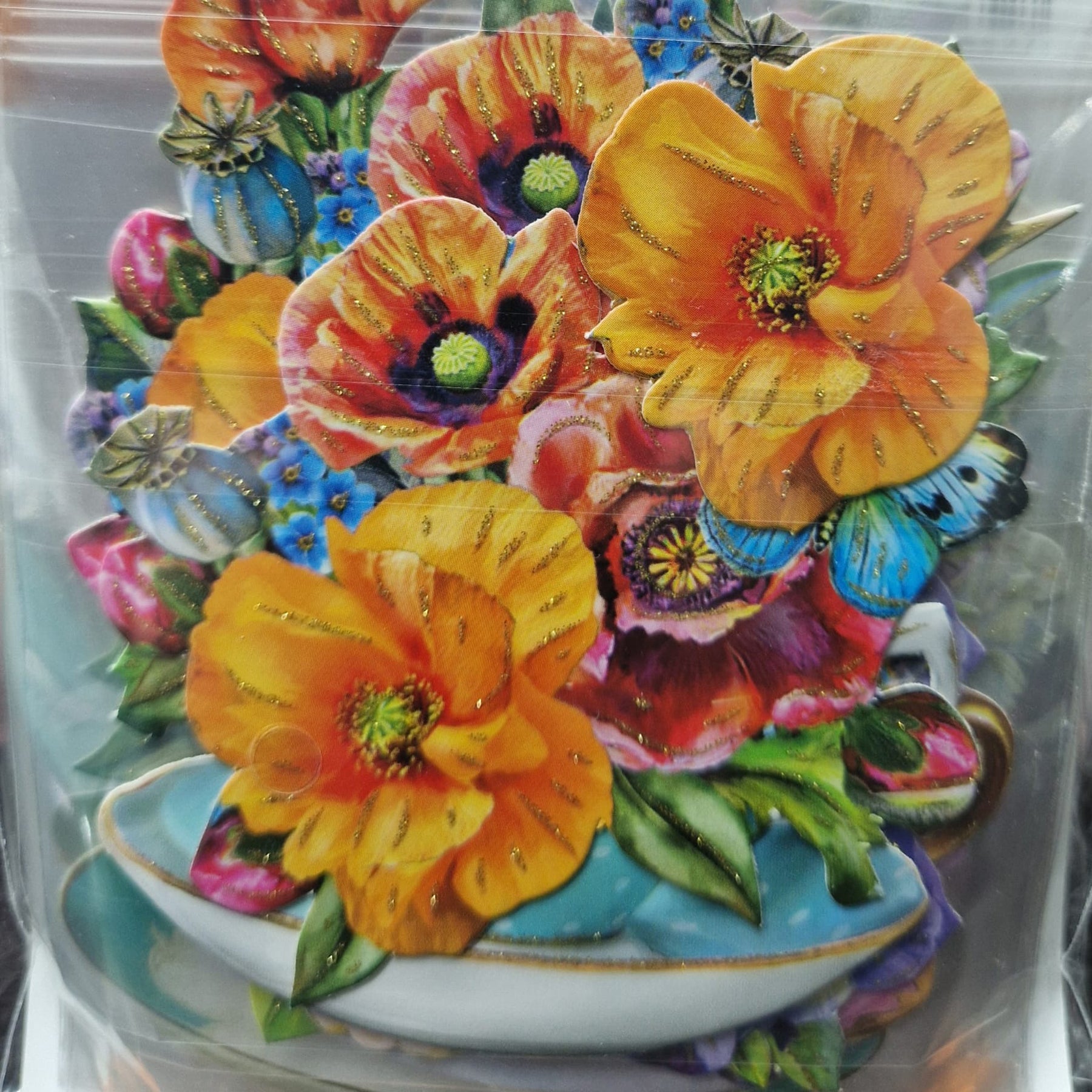 Crealive 3D Topper / Aufsatz - Flowers in Cups
Inhalt:
• 10 verschiedene 3D Designs
Spezifikationen:
• Grösse: 1 Design ca. 8 x 8 cm
• Papiergewicht: 280 g/m2
• jedes Design besteht aus 3 gestanzten Teilen (jeweils separat abgepackt)
• feine Glitzer-Verzierungen
Diese Aufsätze sind geeignet für:
• Karten
• Verzierungen für Boxen, Geschenk-Verpackungen, Geschenktaschen, etc.
• Scrapbooking
• Mixed Media
• Journaling
Dieser 3D Bastelaufsatz macht das Basteln einfach und bereitet Spass. Mit den 3D-Desi