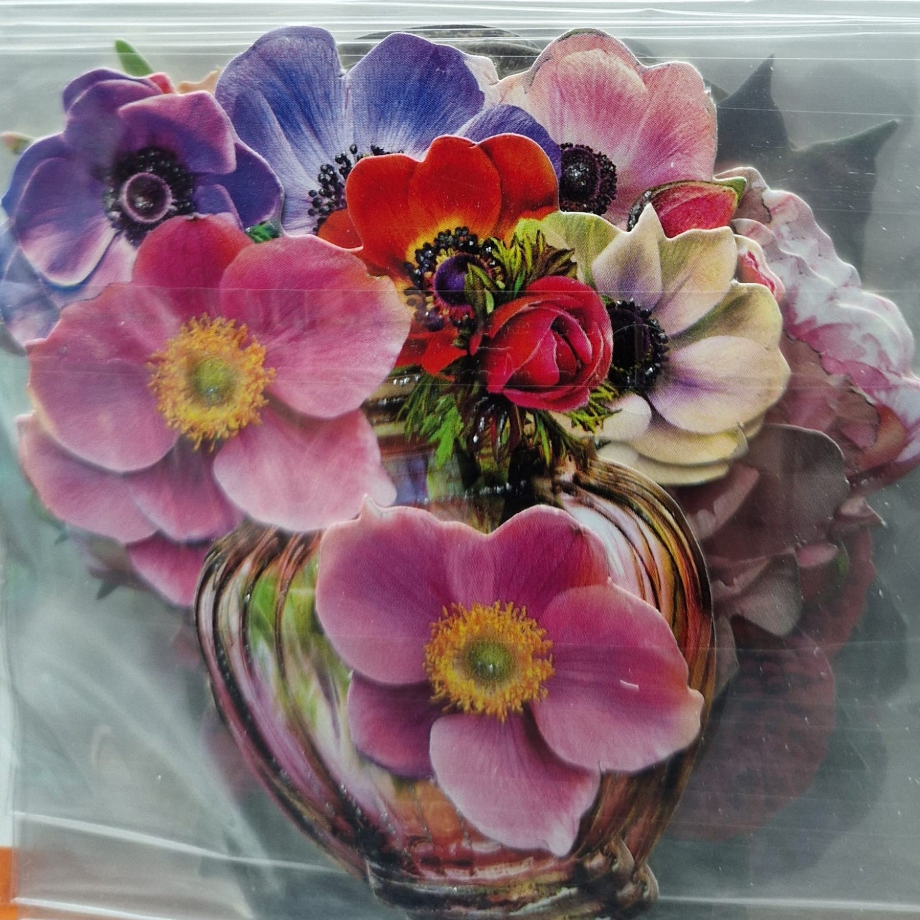 Crealive 3D Topper / Aufsatz - Flower in Vases
Inhalt:
• 10 verschiedene 3D Designs
Spezifikationen:
• Grösse: 1 Design ca. 8 x 8 cm
• Papiergewicht: 280 g/m2
• jedes Design besteht aus 3 gestanzten Teilen (jeweils separat abgepackt)
• feine Glitzer-Verzierungen
Diese Aufsätze sind geeignet für:
• Karten
• Verzierungen für Boxen, Geschenk-Verpackungen, Geschenktaschen, etc.
• Scrapbooking
• Mixed Media
• Journaling
Dieser 3D Bastelaufsatz macht das Basteln einfach und bereitet Spass. Mit den 3D-Desi