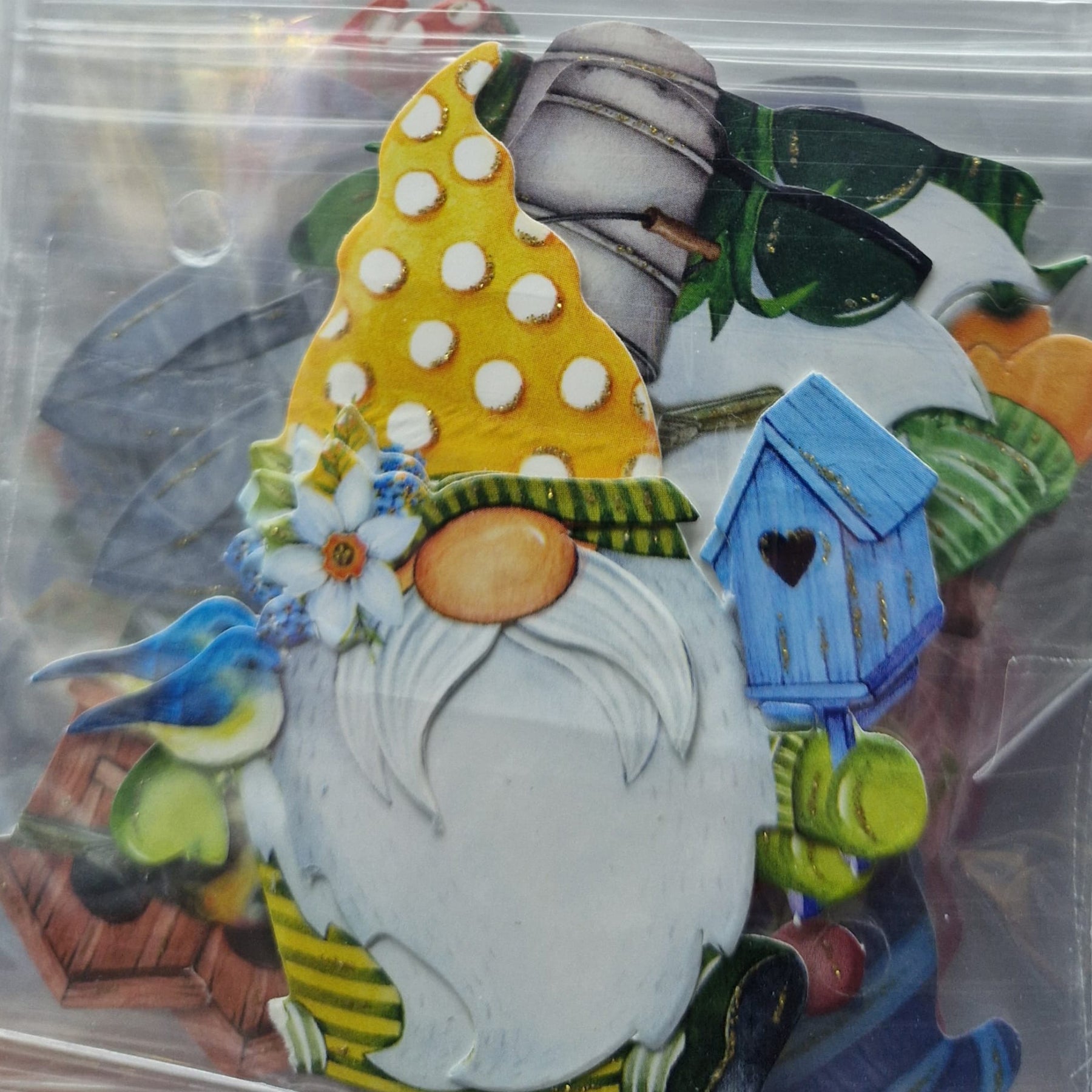 Crealive 3D Topper / Aufsatz - Garden Gnomes
Inhalt:
• 10 verschiedene 3D Designs
Spezifikationen:
• Grösse: 1 Design ca. 8 x 8 cm
• Papiergewicht: 280 g/m2
• jedes Design besteht aus 3 gestanzten Teilen (jeweils separat abgepackt)
• feine Glitzer-Verzierungen
Diese Aufsätze sind geeignet für:
• Karten
• Verzierungen für Boxen, Geschenk-Verpackungen, Geschenktaschen, etc.
• Scrapbooking
• Mixed Media
• Journaling
Dieser 3D Bastelaufsatz macht das Basteln einfach und bereitet Spass. Mit den 3D-Design