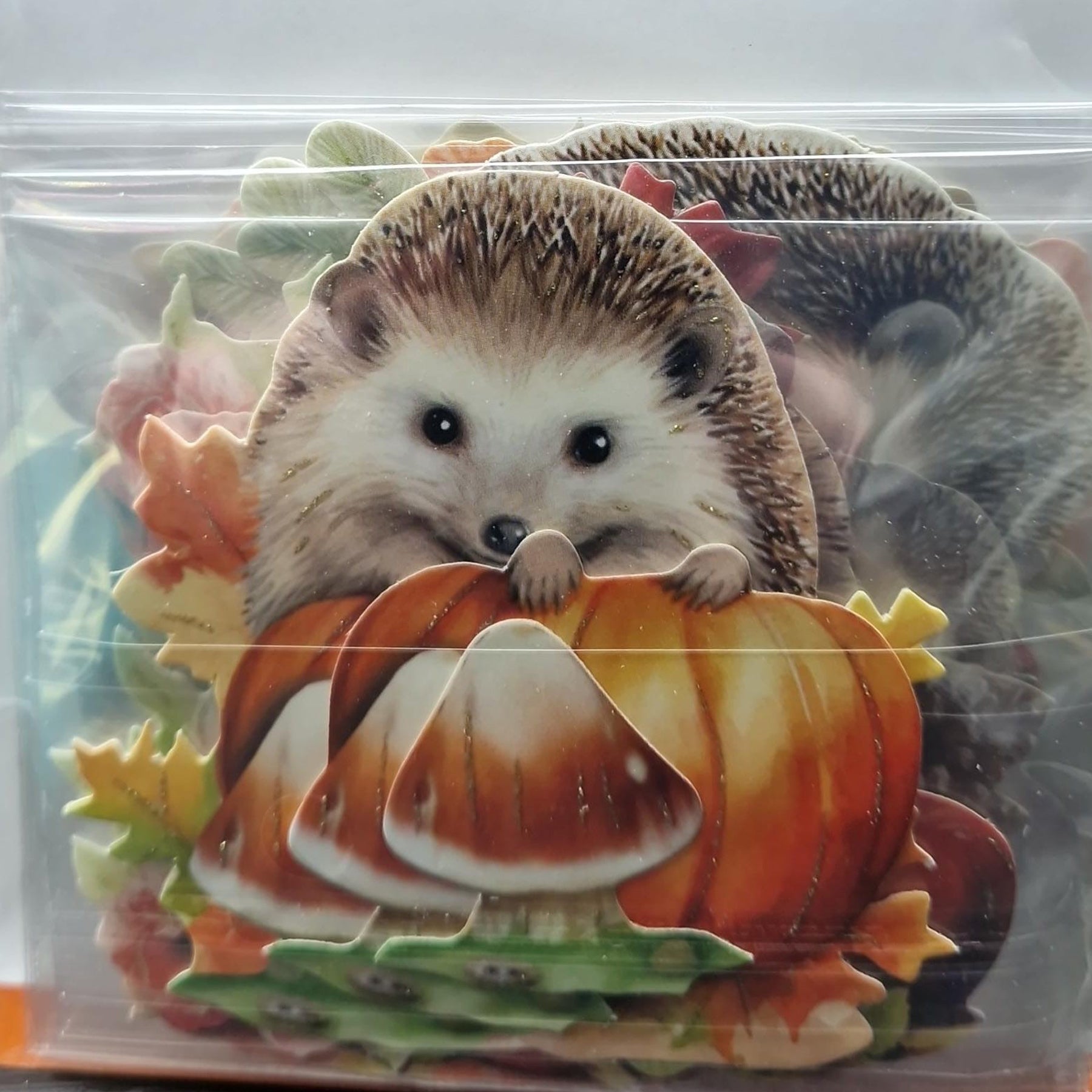 Crealive 3D Topper / Aufsatz - Hedgehogs
Inhalt:
• 10 verschiedene 3D Designs
Spezifikationen:
• Grösse: 1 Design ca. 8 x 8 cm
• Papiergewicht: 280 g/m2
• jedes Design besteht aus 3 gestanzten Teilen (jeweils separat abgepackt)
• feine Glitzer-Verzierungen
Diese Aufsätze sind geeignet für:
• Karten
• Verzierungen für Boxen, Geschenk-Verpackungen, Geschenktaschen, etc.
• Scrapbooking
• Mixed Media
• Journaling
Dieser 3D Bastelaufsatz macht das Basteln einfach und bereitet Spass. Mit den 3D-Designs ka