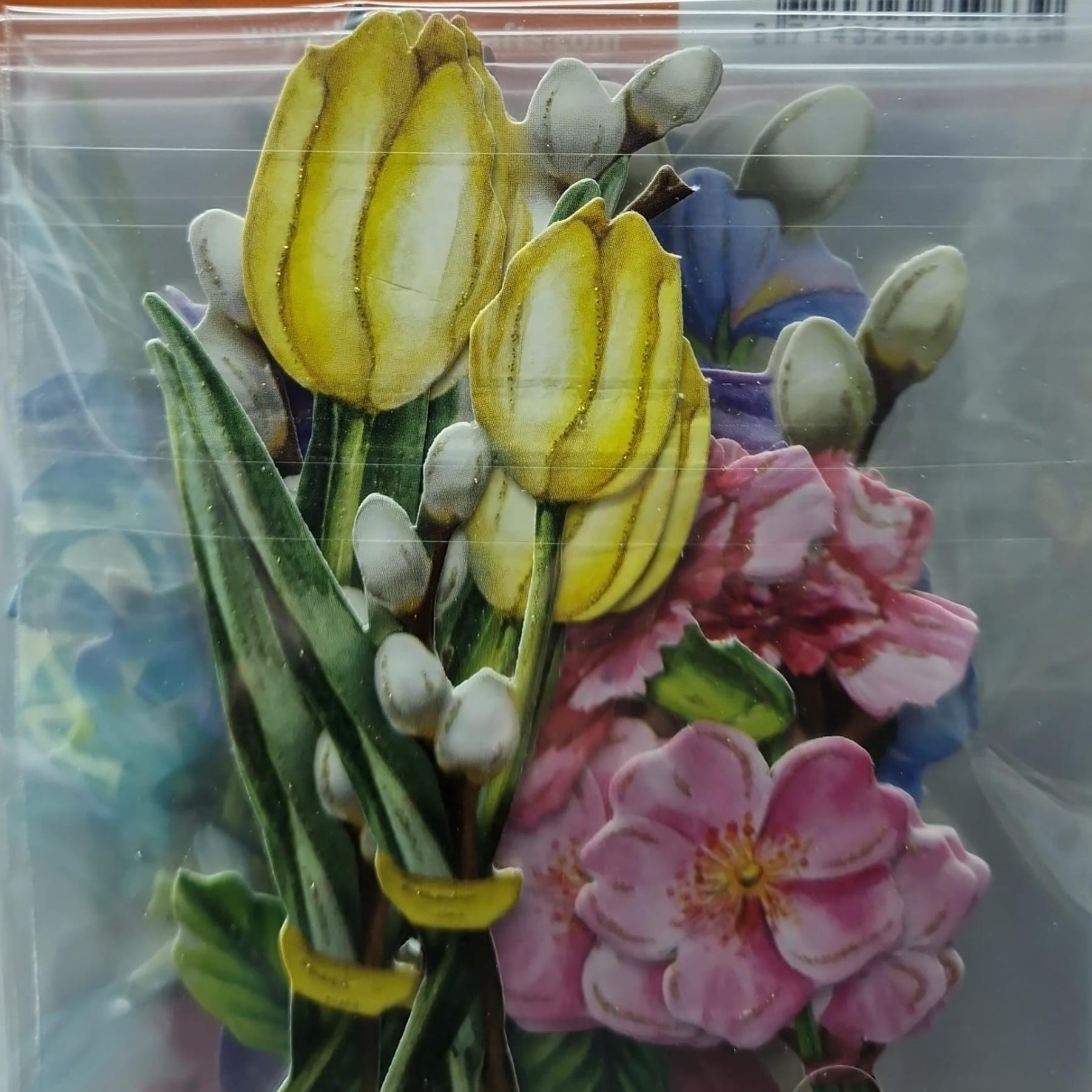 Crealive 3D Topper / Aufsatz - Spring Flowers
Inhalt:
• 10 verschiedene 3D Designs
Spezifikationen:
• Grösse: 1 Design ca. 8 x 8 cm
• Papiergewicht: 280 g/m2
• jedes Design besteht aus 3 gestanzten Teilen (jeweils separat abgepackt)
• feine Glitzer-Verzierungen
Diese Aufsätze sind geeignet für:
• Karten
• Verzierungen für Boxen, Geschenk-Verpackungen, Geschenktaschen, etc.
• Scrapbooking
• Mixed Media
• Journaling
Dieser 3D Bastelaufsatz macht das Basteln einfach und bereitet Spass. Mit den 3D-Desig