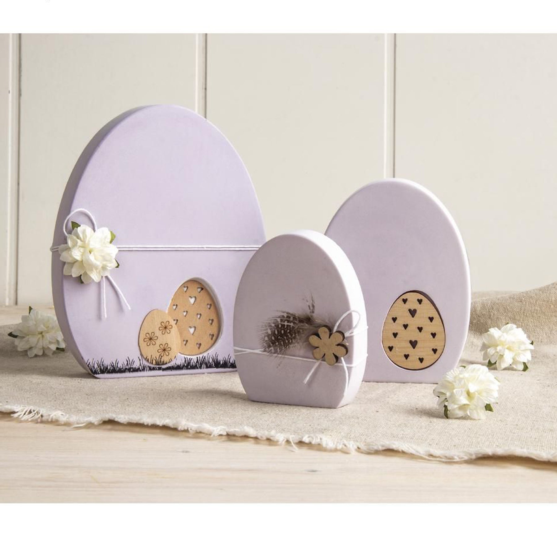 Crealive Giessform - Eier
Osterdekoration im angesagten Beton oder Raysin-Look. Die Giessform mit zwei Eiformen kann wahlweise mit Kreativ-Beton oder Raysin-Giesspulver ausgegossen werden und zaubert Osterstimmung in dein Zuhause.
Inhalt:
• 2 Giessformen: Ei
Spezifikationen:
• Material: PET
• Motivgrösse: 6.3 x 8 cm & 8.3 x 10.5 cm
• Tiefe: 3 cm
• Farbe: hochtransparent
• stabil
• wieder verwendbar
• kann für Raysin, Kreativ-Beton, Wachs oder Seife verwendet werden
• hitzebeständig bis ca. 60°C