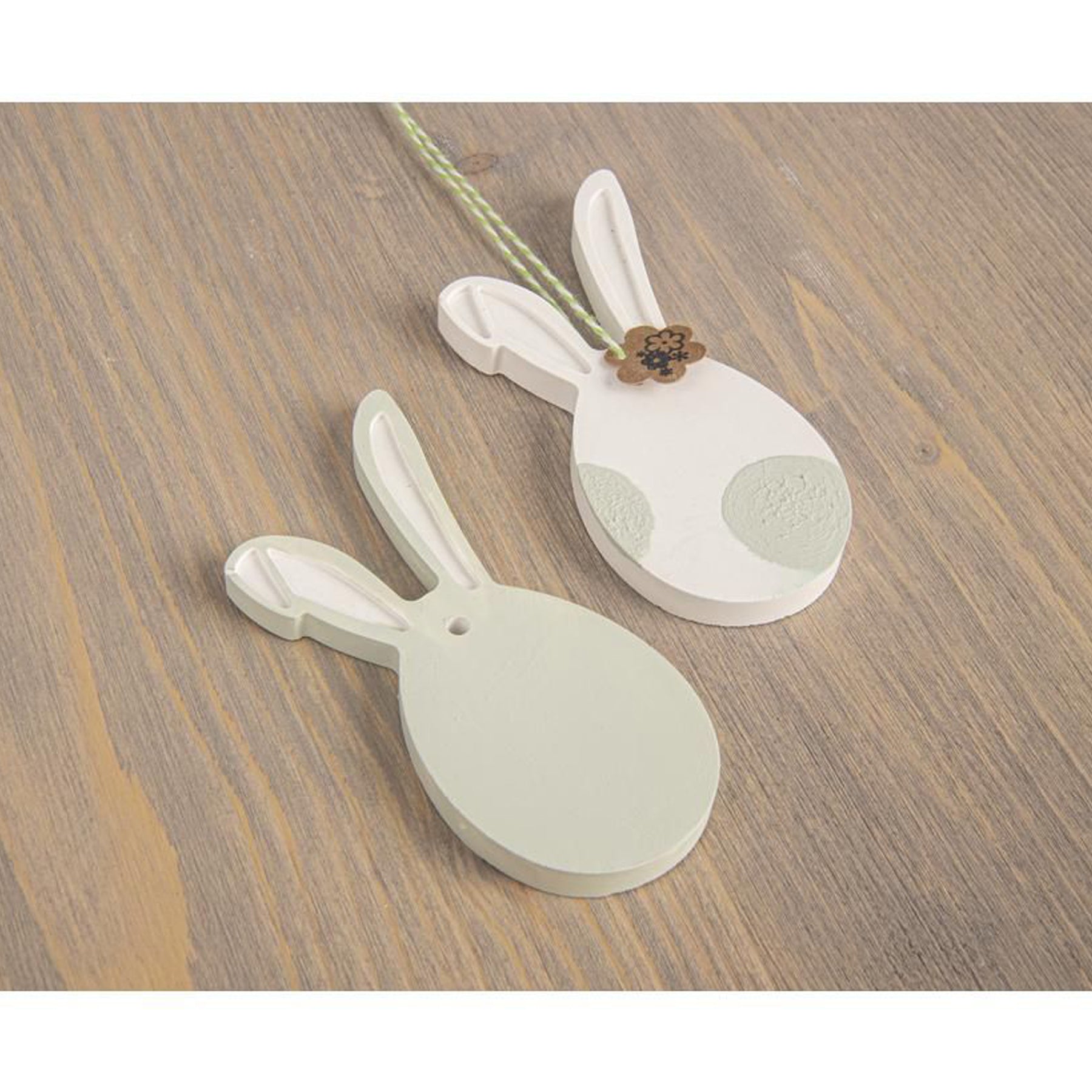 Crealive Giessform Silikon - Happy Sping - 1 x Vogel - 1 x Osterei - 1 x Schlappohr-Hase - 1 x Hase - 1 x runder Anhänger mit Text 'Happy Spring' - 1 x Haus - 1 x kleine Möhre - 1 x grosse Möhre • immer wieder verwendbar • kann auch für Kreativ-Beton oder Giessharz verwendet werden • ca. 150 g weisses Raysin 200 oder schwarzes Raysin 250 anrühren Gestalte deine individuelle Osterdekoration! Diese Giessformen sind zauberhafte Deko-Motive für deine Frühlings- und Osterdekoration.