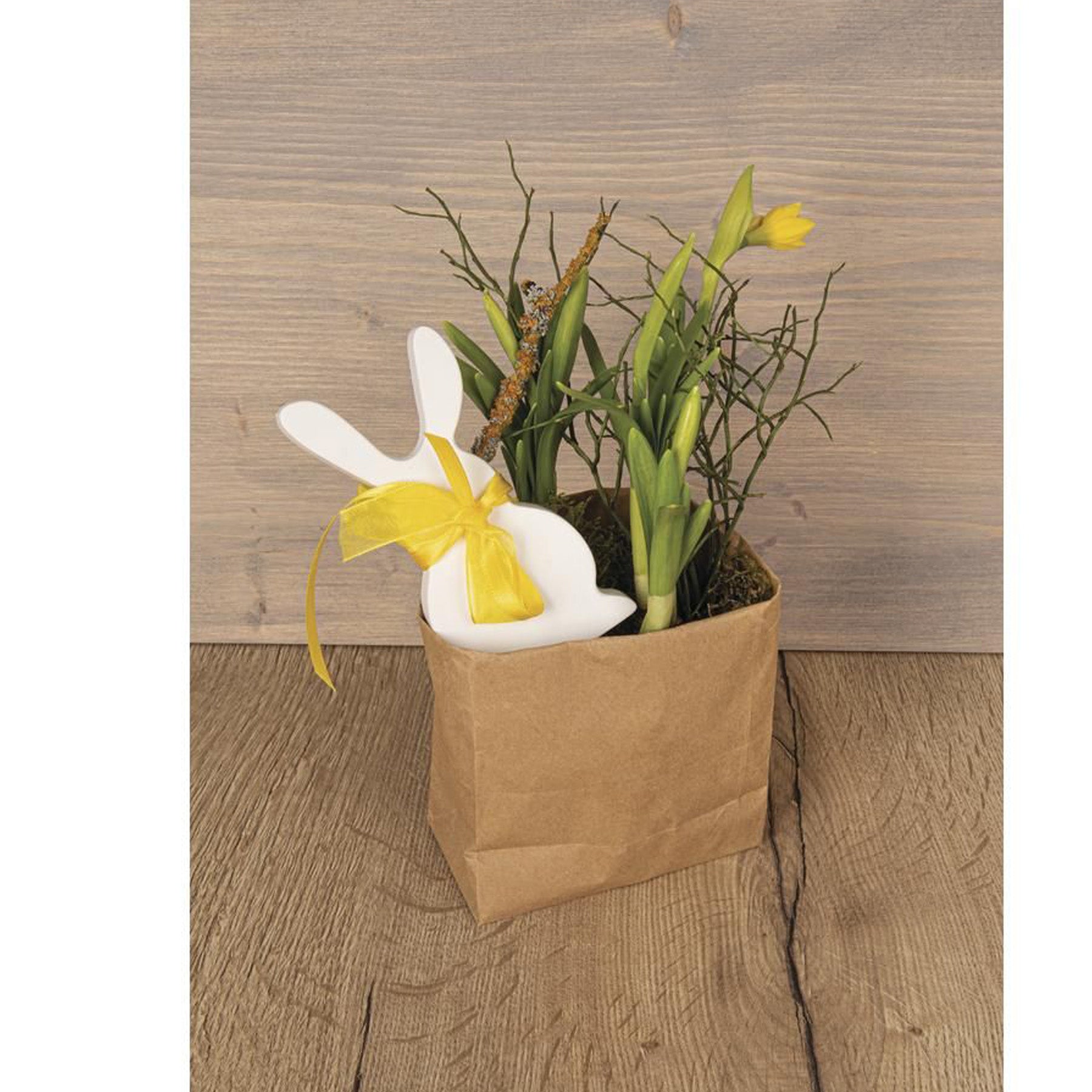 Crealive Giessform - Hasenfamilie Hallo Frühling! Heisse die Osterzeit mit einer selbst gegossenen Hasen-Dekoration willkommen. Die Giessform mit Hasenmotiven wird in Kombination mit Kreativbeton, Giesspulver oder Seife verwendet. Frühlingserwachen mit niedlicher Osterhasen-Dekoration. Inhalt: 1 Giessform mit 2 Hasen Spezifikationen: Material: hochwertiges, transparentes PET Formgrössen: 8 x 14.5 cm & 6.5 x 11.7 cm Motivtiefe: 3 cm