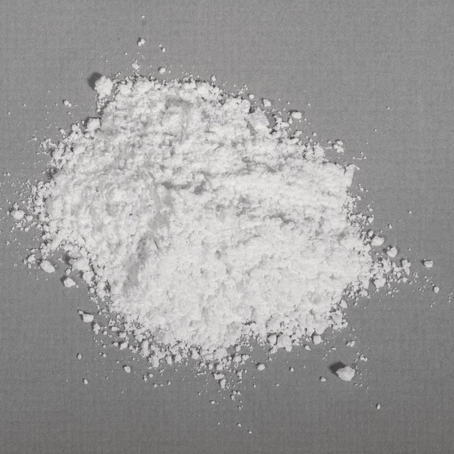 Crealive Giesspulver Raysin 200 - Weiss - 1 kg Inhalt: 1 Beutel mit 1 kg Raysin Spezifikationen: Material: rein natürliches Calciumsulfat lufthärtend geruchlos lebensmittelneutral hohe Festigkeit 200N/mm² verwendbar für Giessformen aus Kunststoff (PET, LDPE, etc.), Latex, Silikon und Kautschuk bereits nach ca Raysin 200 ist geeignet für: grössere Gegenstände wie Figuren, Schalen, Dekofliesen & Co.
