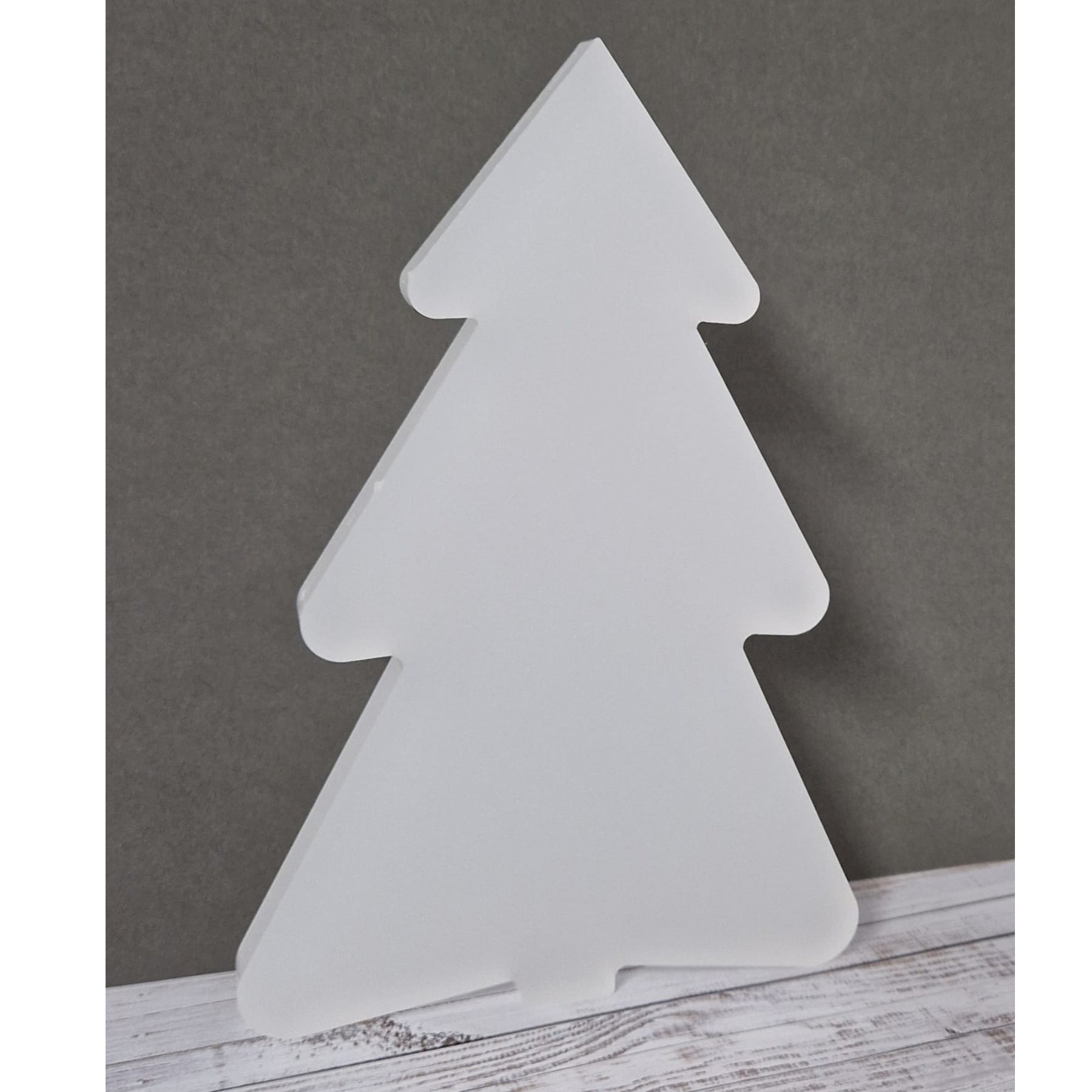 Crealive Acryl Tannenbaum Tilda - 2er Set
Weihnachten steht vor der Tür und die 2 Tannenbäume Tilda in gross und klein passen doch perfekt in die Winterzeit. Du kannst sie zusammen aufstellen oder getrennt - sie sehen sowieso toll aus!
Beide Tannenbäume sind aus satiniertem Acryl gelasert. Du kannst die schönen Bäume auch verzieren mit Folie, Rub Ons und vielem mehr - dir sind kaum Grenzen gesetzt in der Kreativität!
Inhalt:
• 2 Tannenbäume
Spezifikationen:
• Material: Acryl
