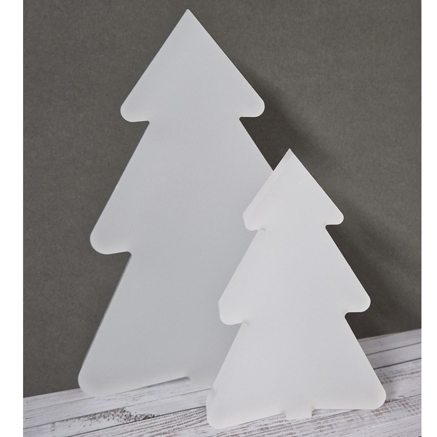 Crealive Acryl Tannenbaum Tilda - 2er Set
Weihnachten steht vor der Tür und die 2 Tannenbäume Tilda in gross und klein passen doch perfekt in die Winterzeit. Du kannst sie zusammen aufstellen oder getrennt - sie sehen sowieso toll aus!
Beide Tannenbäume sind aus satiniertem Acryl gelasert. Du kannst die schönen Bäume auch verzieren mit Folie, Rub Ons und vielem mehr - dir sind kaum Grenzen gesetzt in der Kreativität!
Inhalt:
• 2 Tannenbäume
Spezifikationen:
• Material: Acryl