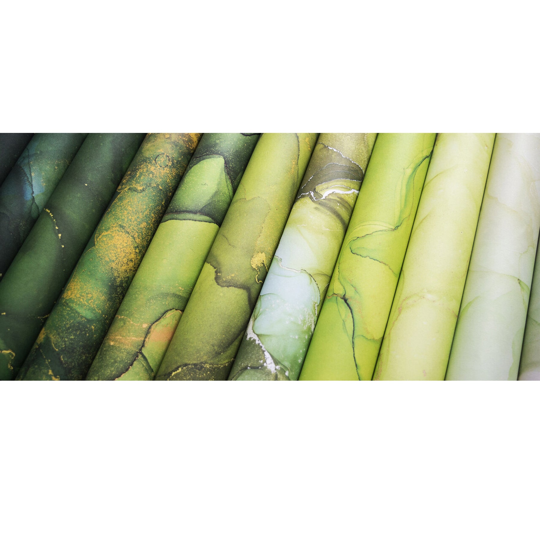 Crealive Premium Paper Pad 180 g/m2 - 6’’ x 6’’ - Ink Drops Organic Inhalt: 40 Bogen 20 Designs beidseitig bedruckt Spezifikationen: 6’’ x 6’’ 15.25 cm x 15.25 cm) 180 g/m2 beidseitig bedruckt säure- und ligninfrei lässt sich gut schneiden Dieses Paper Pad / Designpapier ist geeignet für: Karten-Verzierungen Verpackungs-Dekoration Plotten Scrapbooking