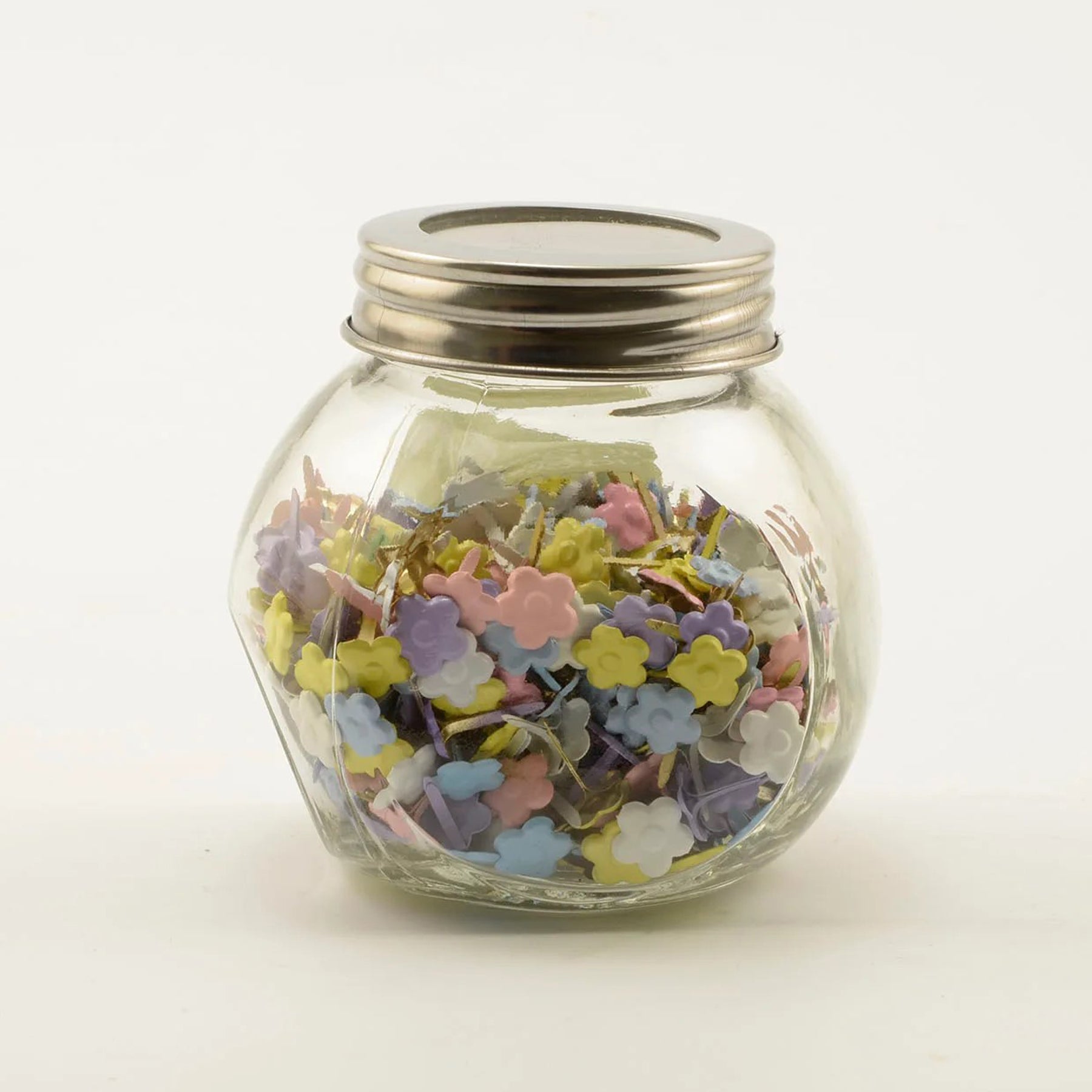 Crealive Brads im Glas - Flower
Inhalt:
• ca. 517 Musterklammern / Brads
Spezifikationen:
• Form: Blume
• Oberfläche: Matt
• Farben: Weiss, Gelb, Rosa, Blau & Lila
Musterklammern / Brads sind geeignet für:
• Karten- & Boxen-Verzierungen
• Scrapbooking
• Geschenke
• kleine Tüten
• Mixed Media
• Journaling
Musterklammern / Brads sind hervorragend zum Dekorieren und Verzieren von Karten, Scrapbooking Seiten, persönliche Geschenke oder zum Verschliessen kleiner Tüten. Sie lassen sich einfach befestigen