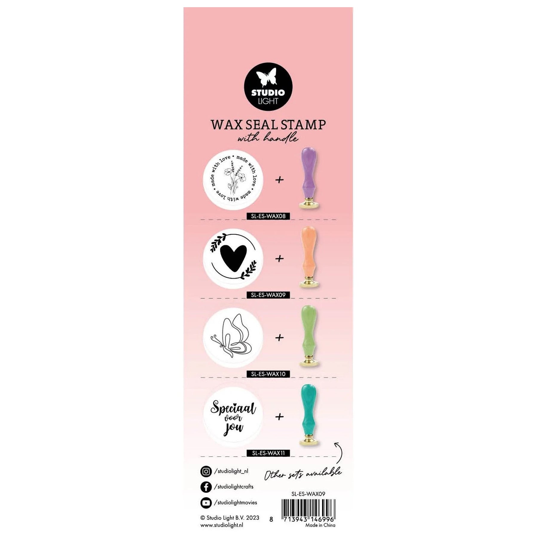 Crealive Siegelstempel Violett - Made with Love
Für alle deine liebevoll gestalteten Karten, Verpackungen und selbstgemachten Bastelwerken; wo auch immer du ein Wachssiegel mit dem Spruch 'Made with Love' platzieren möchtest; mit diesem Stempel ist es möglich.
Inhalt:
• 1 Stempel in der Farbe Violett mit dem Schriftzug: Made with Love
Spezifikationen:
• Siegelstempel
• Farbe: Violett
• pro Siegel benötigst du ca. 2-3 Wachsperlen
• Marke: Studio Light