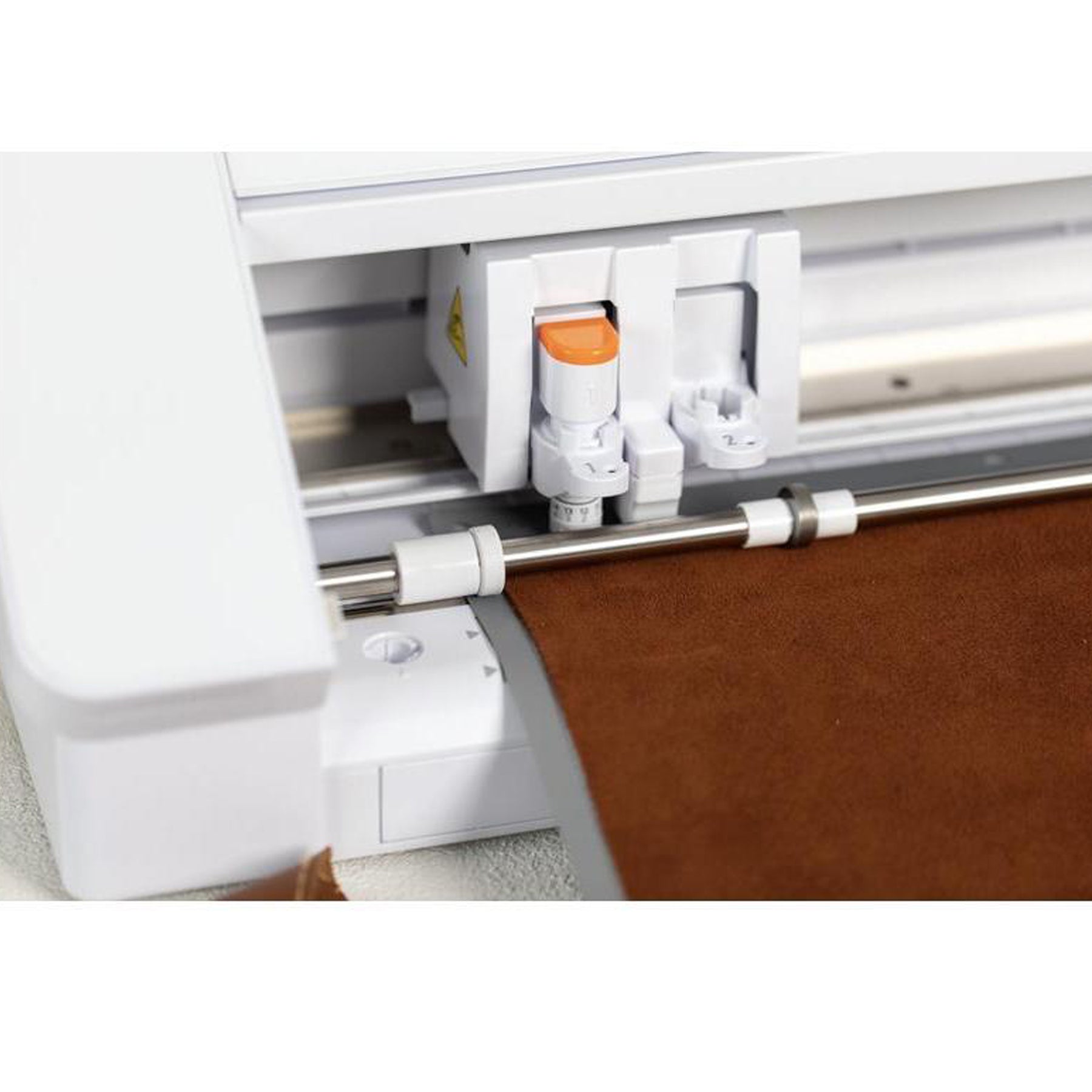 Crealive Silhouette 2 Kraft Blade - 2 mm Plotter-Messer (Cameo 4) Das Silhouette Kraft Blade ist speziell für den Silhouette Cameo 4. Das Kraft Blade verfügt über eine stufenlose manuelle Tiefeneinstellung von bis zu 2mm und einer Klinge aus Rostfreiem Stahl. Dank der maximalen Schnitt tiefe von 2 mm kannst du Materialien wie z.B.: Karton, Filz, Moosgummi und vieles mehr verarbeiten. Inhalt: 2 Silhouette 2 mm Kraft Blades