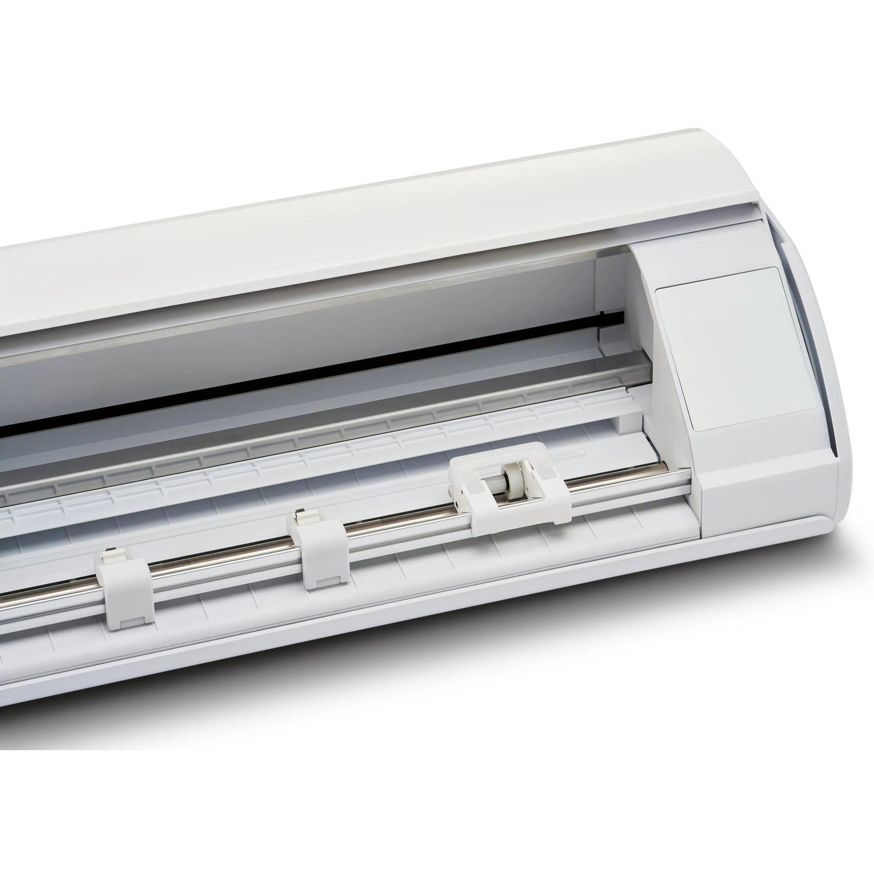 Crealive Die Silhouette Cameo 5 setzt in jeder Hinsicht einen drauf und bietet viele Neuerungen und Verbesserungen, die sie schnell zum neuen Liebling für Plotterfans machen dürfte. Neue Möglichkeiten durch Power Tools Die Silhouette Cameo 5 ist mit allen neuen Power Tools kompatibel und bietet Plotterfans somit neue Möglichkeiten. Folgenden Tools können mit der Silhouette Cameo 5 verwendet werden: Heisstransferstift Prägewerkzeug Universalstiftehalter Automatikmesser Manuelles Messer (1mm/2mm)