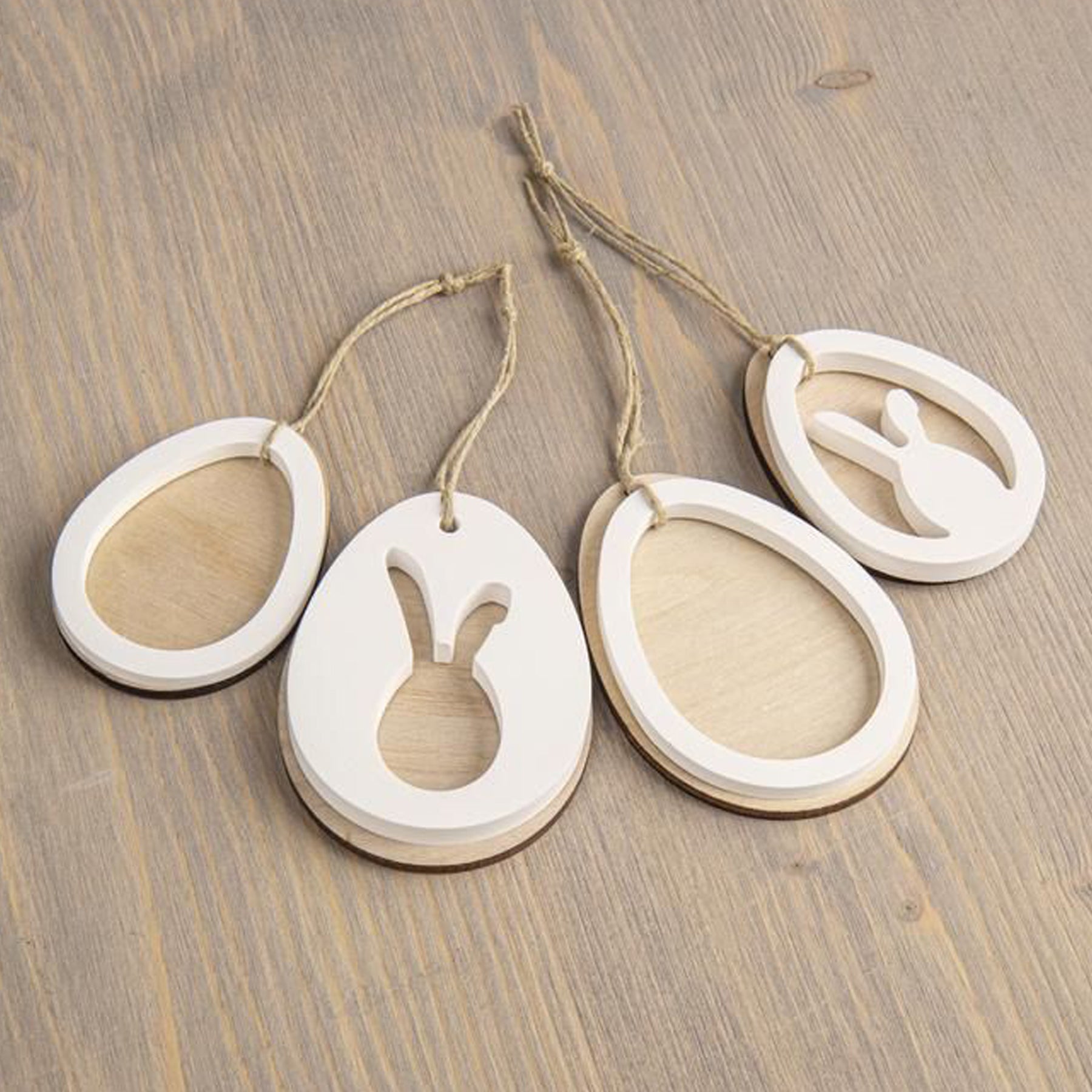 Crealive Giessform Silikon - Eier + Hasen Anhänger
Diese Anhänger schmücken Zweige, Nester, Geschenke, Karten und vieles mehr. Mit dieser Silikon-Giessform gelingen dir österliche Dekorationen aus Kreativ-Beton, Raysin-Giesspulver, Wachs oder Giessharz.
Inhalt:
• 1 Giessform Silikon mit 6 Motiven
Spezifikationen:
• Material: hochwertiges Silikon
• Formgrösse: 14.5 x 26 cm
• Motivgrössen:
o Höhe 60 und 70 mm
o Breite 45 und 53 mm
• Tiefe: jeweils 12 mm
• NICHT geeignet für Lebensmittel
• äusserst elast