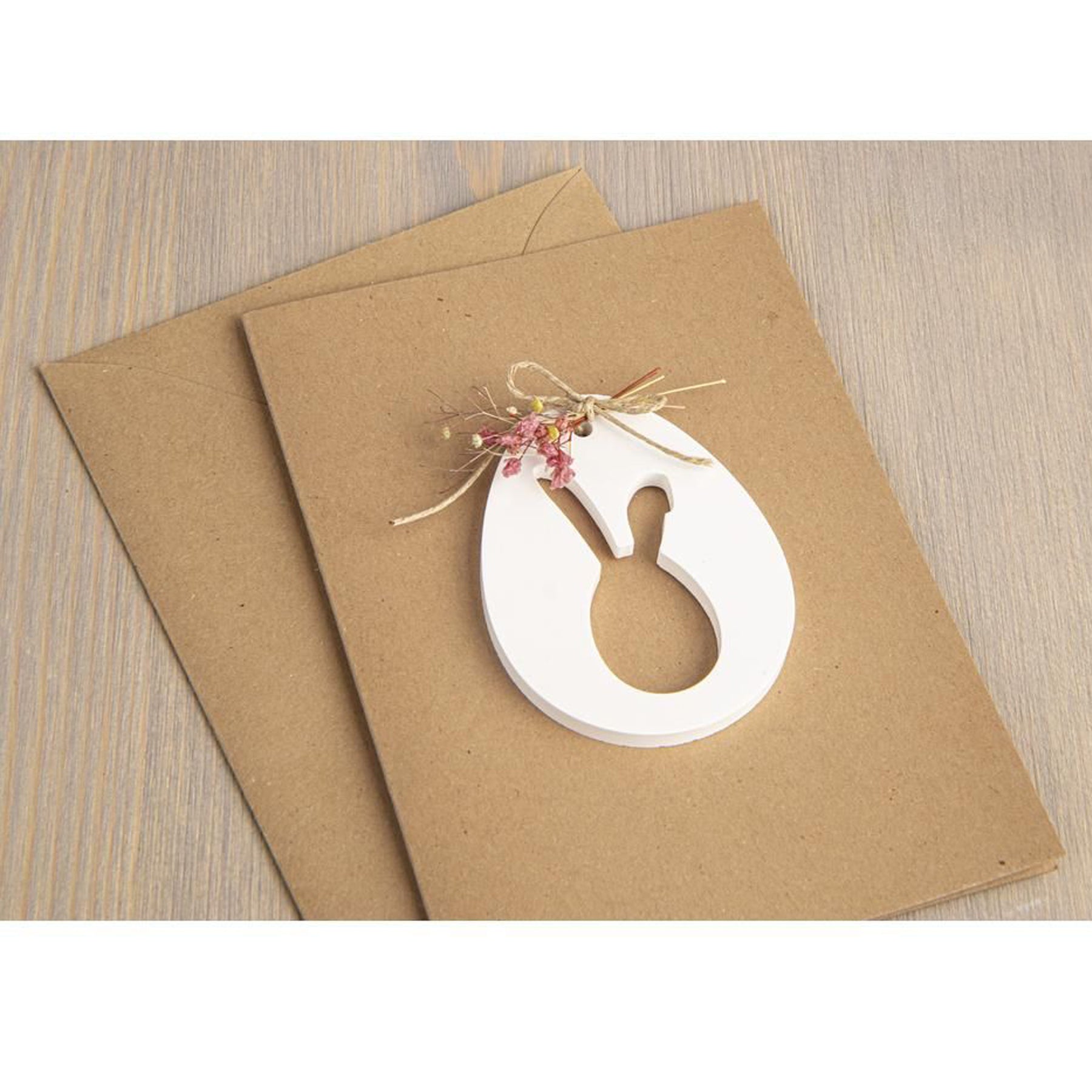 Crealive Giessform Silikon - Eier + Hasen Anhänger
Diese Anhänger schmücken Zweige, Nester, Geschenke, Karten und vieles mehr. Mit dieser Silikon-Giessform gelingen dir österliche Dekorationen aus Kreativ-Beton, Raysin-Giesspulver, Wachs oder Giessharz.
Inhalt:
• 1 Giessform Silikon mit 6 Motiven
Spezifikationen:
• Material: hochwertiges Silikon
• Formgrösse: 14.5 x 26 cm
• Motivgrössen:
o Höhe 60 und 70 mm
o Breite 45 und 53 mm
• Tiefe: jeweils 12 mm
• NICHT geeignet für Lebensmittel
• äusserst elast