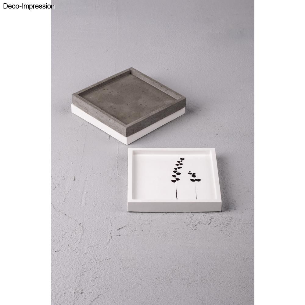 Crealive Giessform Silikon - Untersetzer Quadrat Du suchst ein Home-Accessoire als ultimativen Eyecatcher? Mit dieser hochwertigen Silikon-Giessform gelingen im Trend liegende, handgegossene Schalen/Untersetzer aus Raysin-Giesspulver. Inhalt: 1 Giessform Silikon - Untersetzer Quadrat Spezifikationen: Material: hochwertiges Silikon Formgrösse: 10 x 10 cm Höhe: 1.5 cm