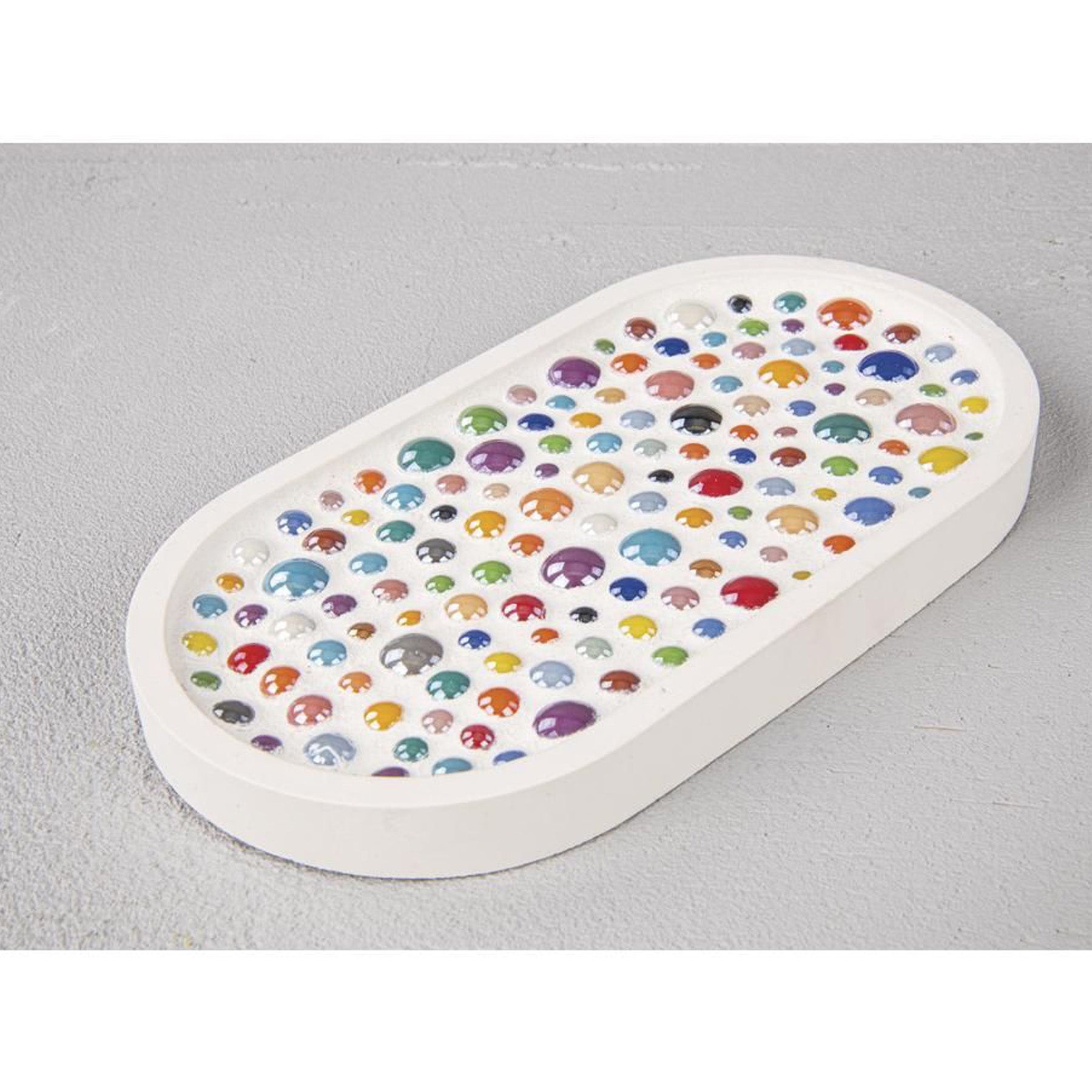 Crealive Giessform Silikon - Untersetzer Oval Du suchst ein Home-Accessoire als ultimativen Eyecatcher? Mit dieser hochwertigen Silikon-Giessform gelingen im Trend liegende, handgegossene Schalen/Untersetzer aus Raysin-Giesspulver. Inhalt: 1 Giessform Silikon - Untersetzer Oval Spezifikationen: Material: hochwertiges Silikon Formgrösse: 17.8 x 9.5 cm Höhe: 1.6 cm äusserst elastisch formstabil