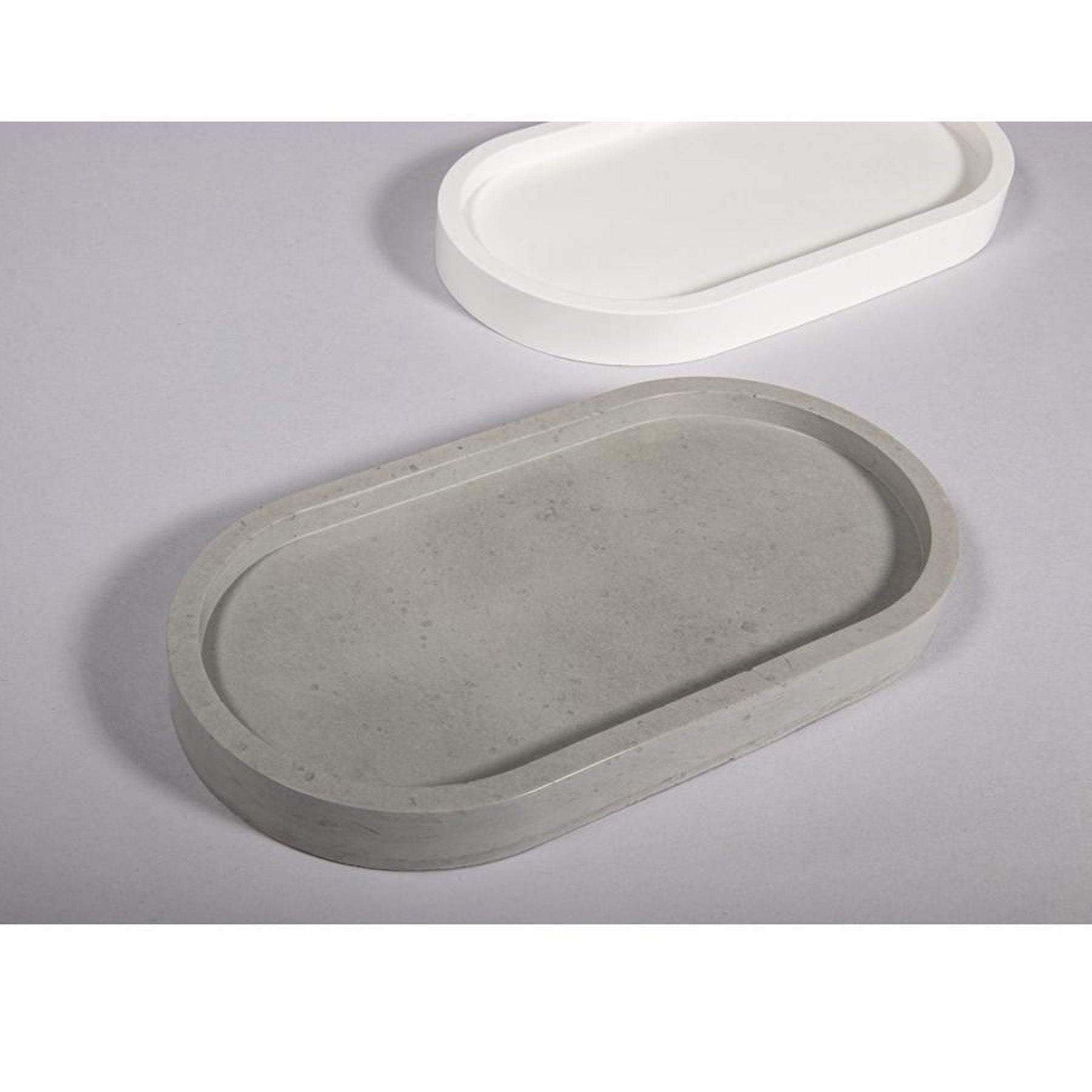 Crealive Giessform Silikon - Untersetzer Oval Du suchst ein Home-Accessoire als ultimativen Eyecatcher? Mit dieser hochwertigen Silikon-Giessform gelingen im Trend liegende, handgegossene Schalen/Untersetzer aus Raysin-Giesspulver. Inhalt: 1 Giessform Silikon - Untersetzer Oval Spezifikationen: Material: hochwertiges Silikon Formgrösse: 17.8 x 9.5 cm Höhe: 1.6 cm äusserst elastisch formstabil