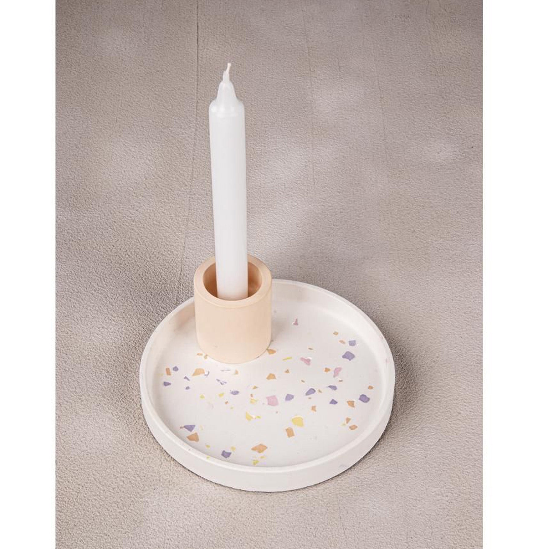 Crealive Giessform Silikon - Untersetzer Rund Du suchst ein Home-Accessoire als ultimativen Eyecatcher? Mit dieser hochwertigen Silikon-Giessform gelingen im Trend liegende, handgegossene Schalen/Untersetzer aus Raysin-Giesspulver. Inhalt: 1 Giessform Silikon - Untersetzer Rund Spezifikationen: Material: hochwertiges Silikon Durchmesser: 17 cm Höhe: 2.1 cm äusserst elastisch formstabil
