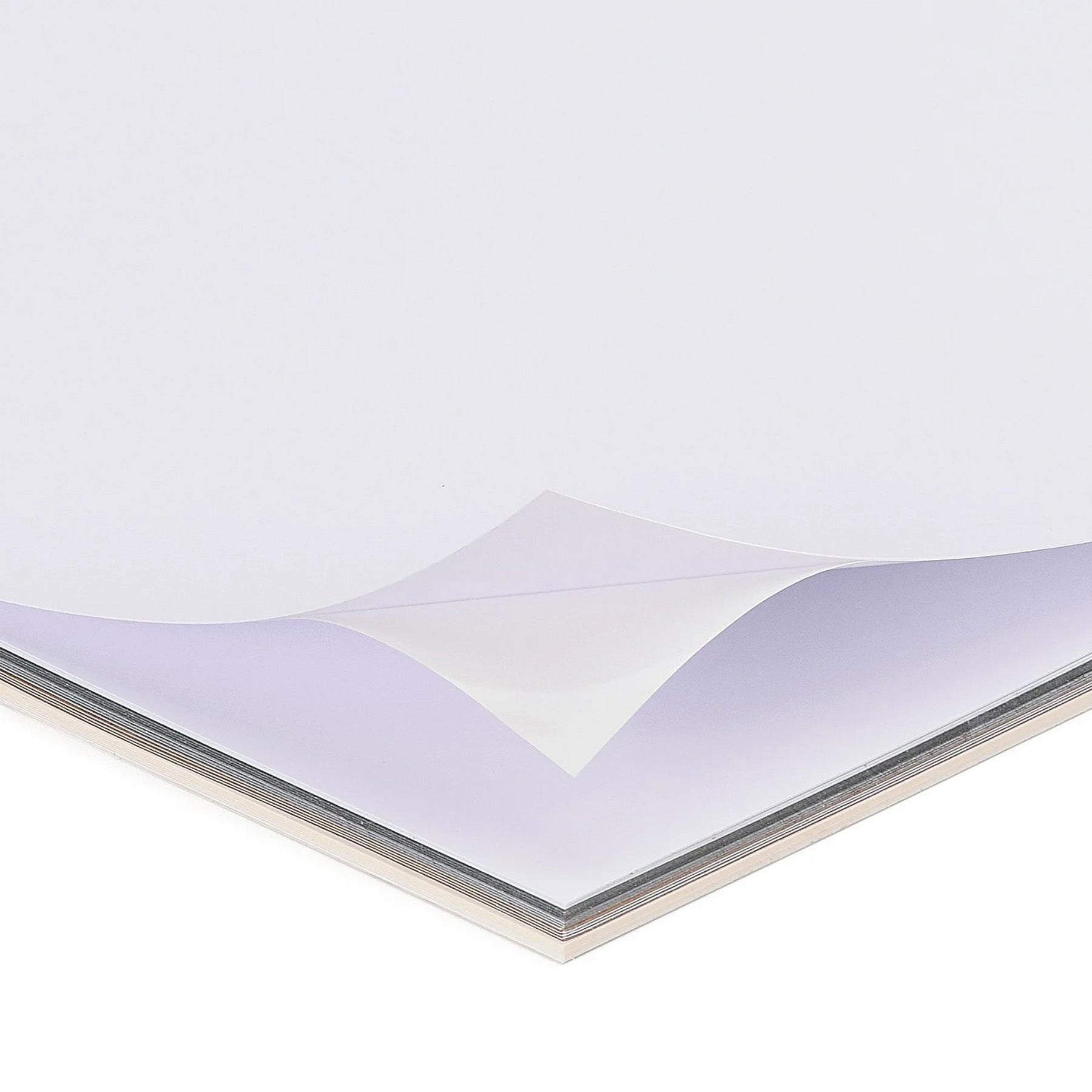 Crealive Stickerpapier Cardstock - 30.5 cm x 30.5 cm - Neutral Das Stickerpapier haftet direkt, dank einer sehr starken Klebeschicht. Du kannst es auch bedrucken und beschrieben. Es ist auch kompatibel mit den meisten Stanz- und Prägemaschinen. Inhalt: 24 Blätter Grösse: 12" x 12" (30.5 cm x 30.5 cm) 216 g/m2 6 Farben Stickerpapier Cardstock ist geeignet für: Scrapbooking-Seiten Karten Einladungen Dekorationen Papierprojekte