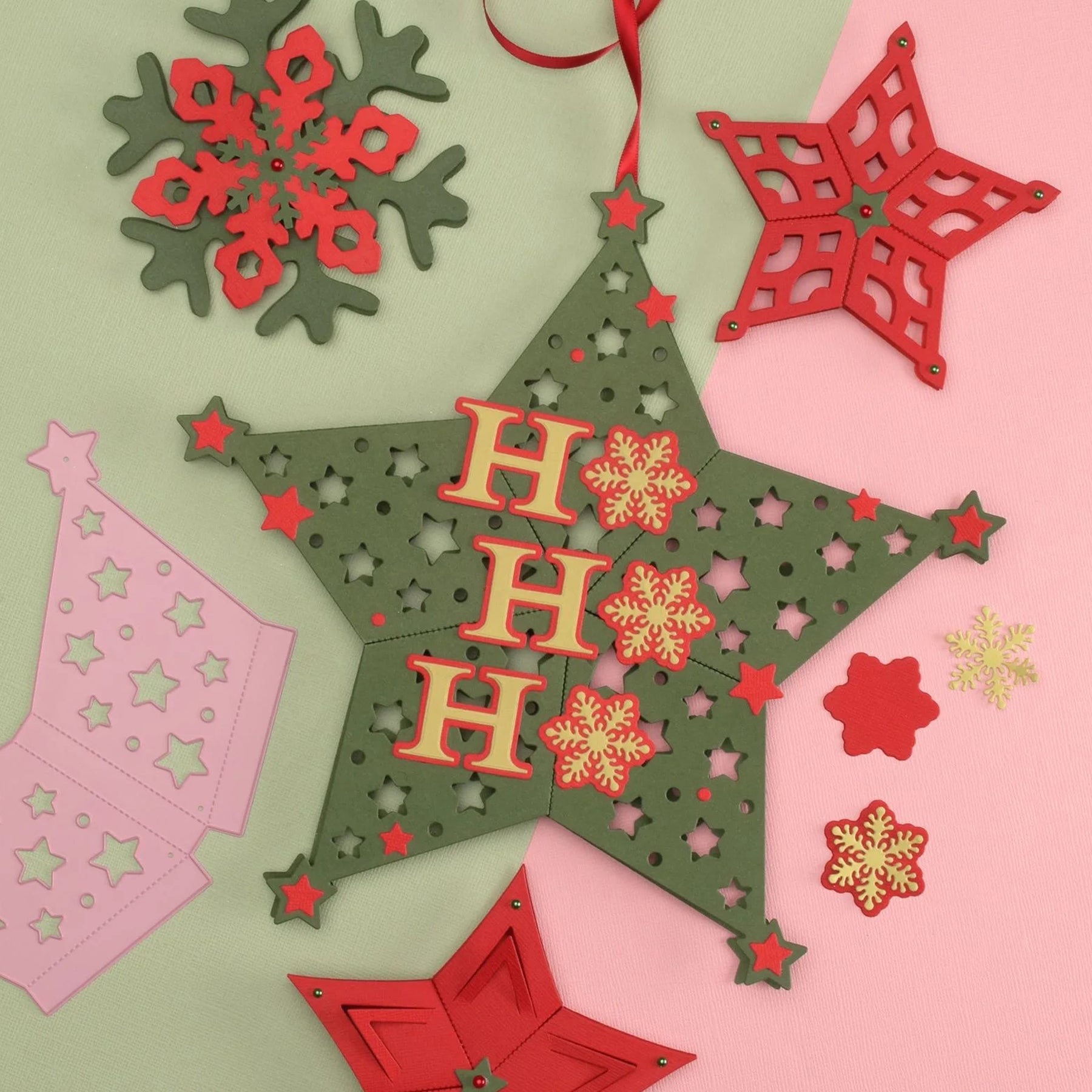 Crealive Cardstock Multipack - 12’’ x 12’’ - Christmas (75 Bögen) Mit diesen 75 weihnachtlichen Cardstock Farben kannst Du Dich kreativ austoben und wundervolle, festliche Werke erstellen. Inhalt: 75 Cardstock (20 Farben): 30 strukturiertes Cardstock (5 Farben x 6 Bögen à 216 g/m2) 25 Pearl-Effekt Cardstock (5 Farben x 5 Bögen à 216 g/m2) 10 Glitzer Cardstock (5 Farben x 2 Bögen à 200 g/m2) 10 Metallic Effekt Cardstock (5 Farben x 2 Bögen à 200 g/m2)