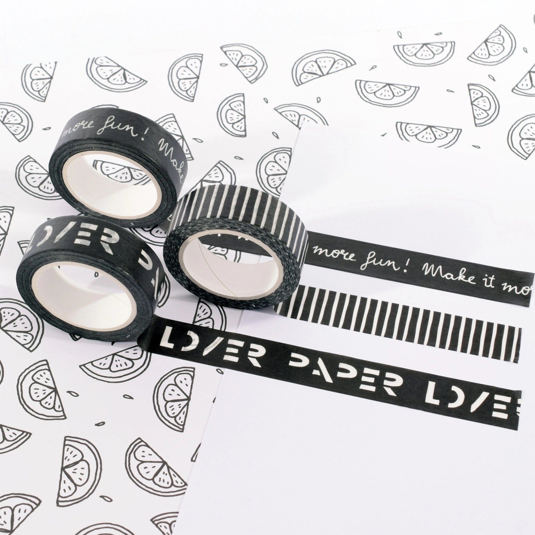 Crealive Washi-Tape - Paperfuel Schwarz / Weiss
Diese 3 Washi Tapes sind mit Mustern & Sprüchen in Schwarz und Weiss versehen.
Spezifikationen:
• 3 Washi Tapes
• Farben: Schwarz & Weiss
• Breite: je 15 mm
• Länge: je 10 m
• dekoratives selbstklebendes Tape
Washi Tapes sind geeignet für:
• Papier- & Karten-Verzierungen
• Scrapbooking
• Mixed Media
• Journaling
Marke: Paperfuel
Suchbegriffe: Washi, Tape, gemustertes Tape, Washitape