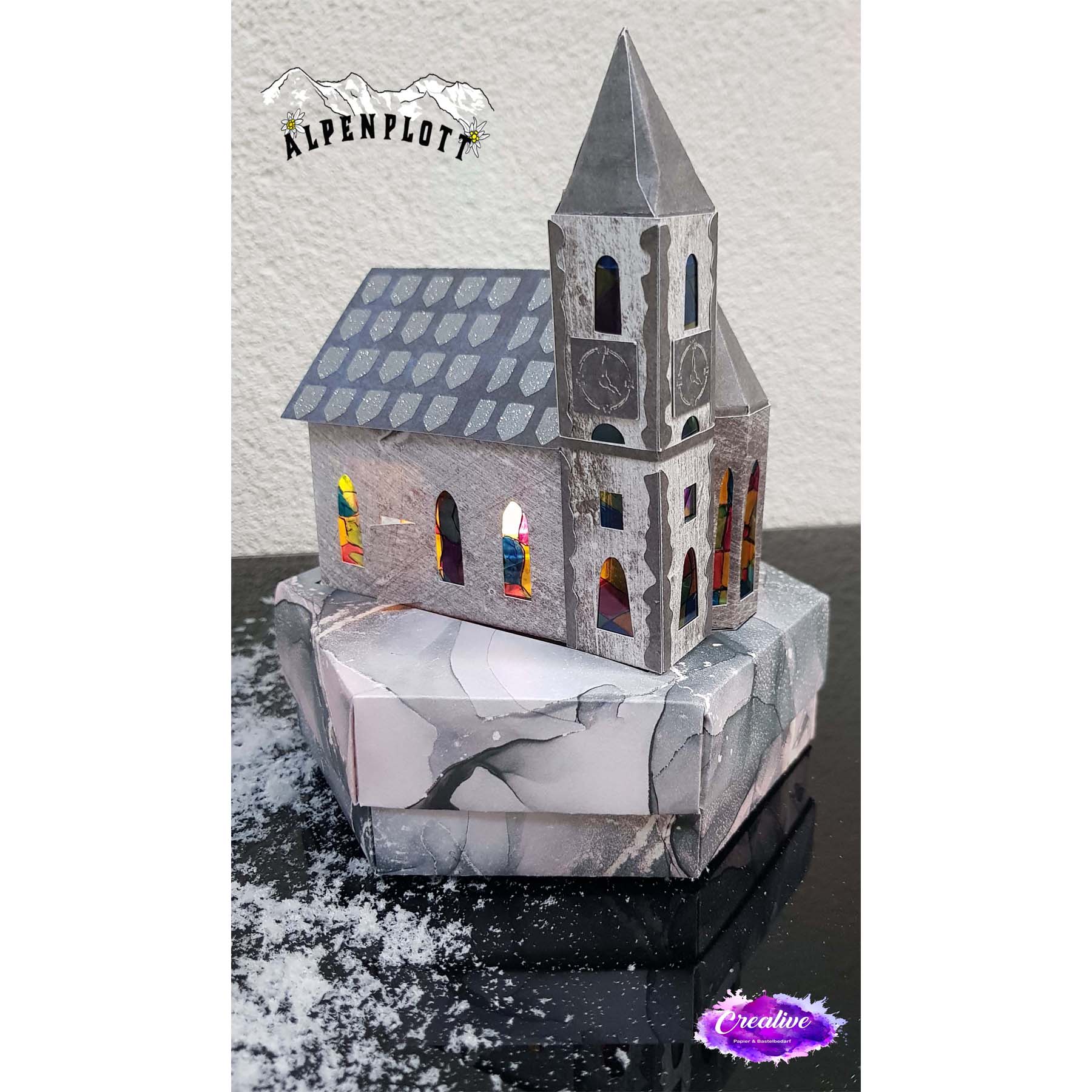 Crealive Premium Paper Pad 180 g/m2 - 12’’ x 12’’ - Ink Drops Dusk Spezifikationen: 12’’ x 12’’ (30.5 cm x 30.5 cm) 180 g/m2 beidseitig bedruckt säure- und ligninfrei 20 Designs Inhalt: 30 Bogen 20 Designs beidseitig bedruckt Dieses Paper Pad / Designpapier ist geeignet für: Karten Karten-Verzierungen Kuverts Geschenkboxen & Verpackungen Plotten Scrapbooking