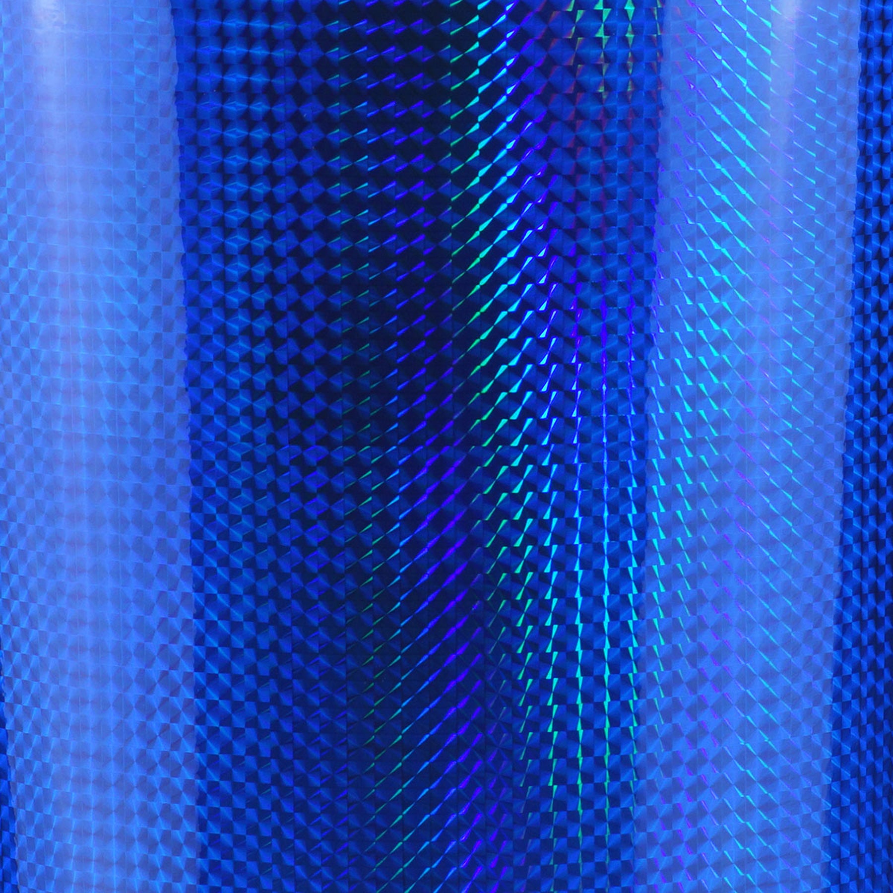 Crealive craftcut® Effekt Vinylfolie - Mosaic Blue Mit der selbstklebenden craftcut® Effekt Vinylfolie, verleihst du deinen Projekten das gewisse Etwas. Ob für Kartengestaltung, Schriftzüge, zu festlichen Anlässen, Veredlung von Objekten oder vielen anderen Projekten, die besondere Optik der craftcut® Effekt Vinylfolie macht jedes Projekt besonders. Inhalt: 1 Rolle à 30.5 cm x 100 cm Diese Vinylfolie ist geeignet für: Beschriftung von allerlei Dekoartikel, Wohnaccessoires (kein Stoff), etc.