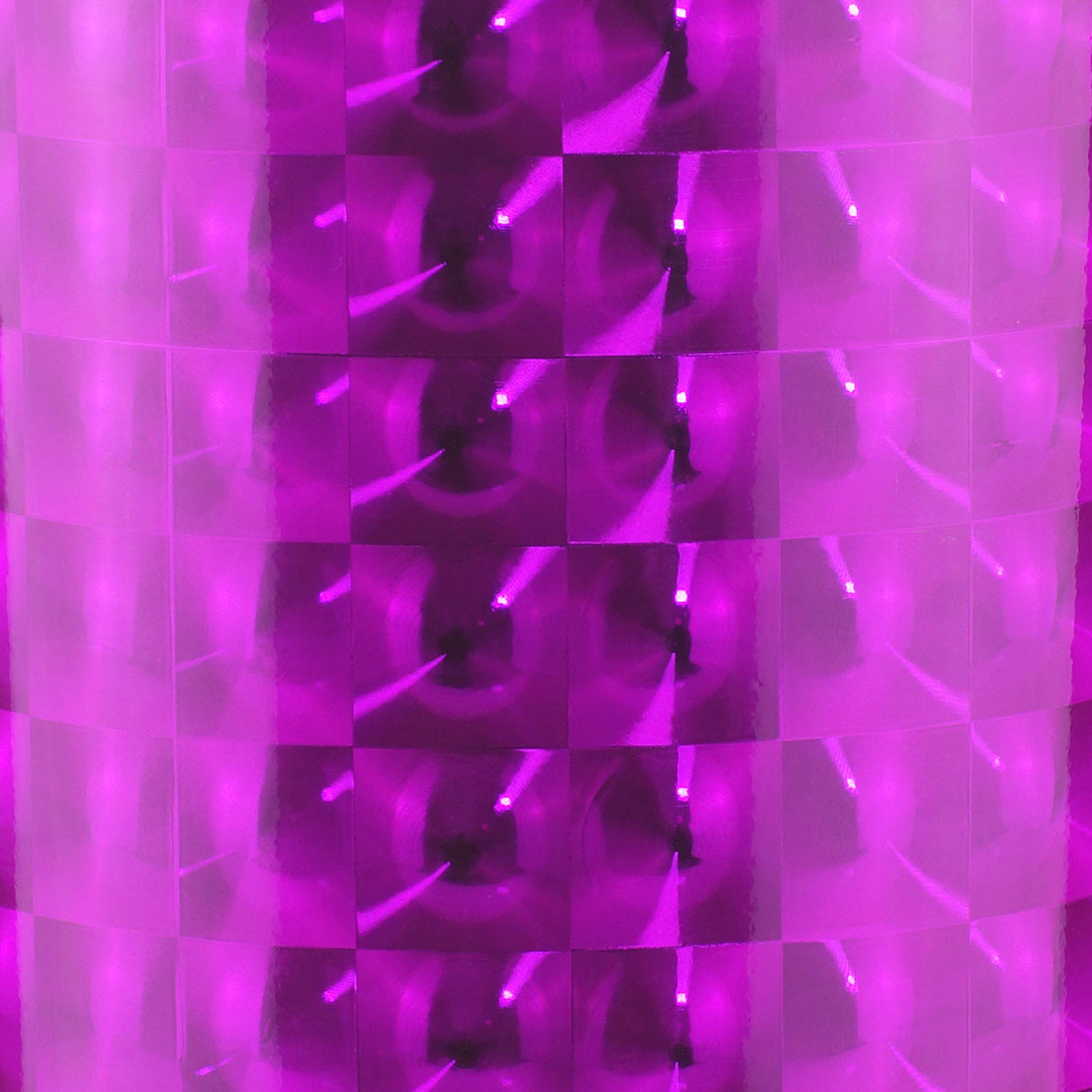 Crealive craftcut® Effekt Vinylfolie - Lens Shift Raspberry Mit der selbstklebenden craftcut® Effekt Vinylfolie, verleihst du deinen Projekten das gewisse Etwas. Ob für Kartengestaltung, Schriftzüge, zu festlichen Anlässen, Veredlung von Objekten oder vielen anderen Projekten, die besondere Optik der craftcut® Effekt Vinylfolie macht jedes Projekt besonders. Inhalt: 1 Rolle à 30.5 cm x 100 cm Diese Vinylfolie ist geeignet für: Beschriftung von allerlei Dekoartikel, Wohnaccessoires (kein Stoff)