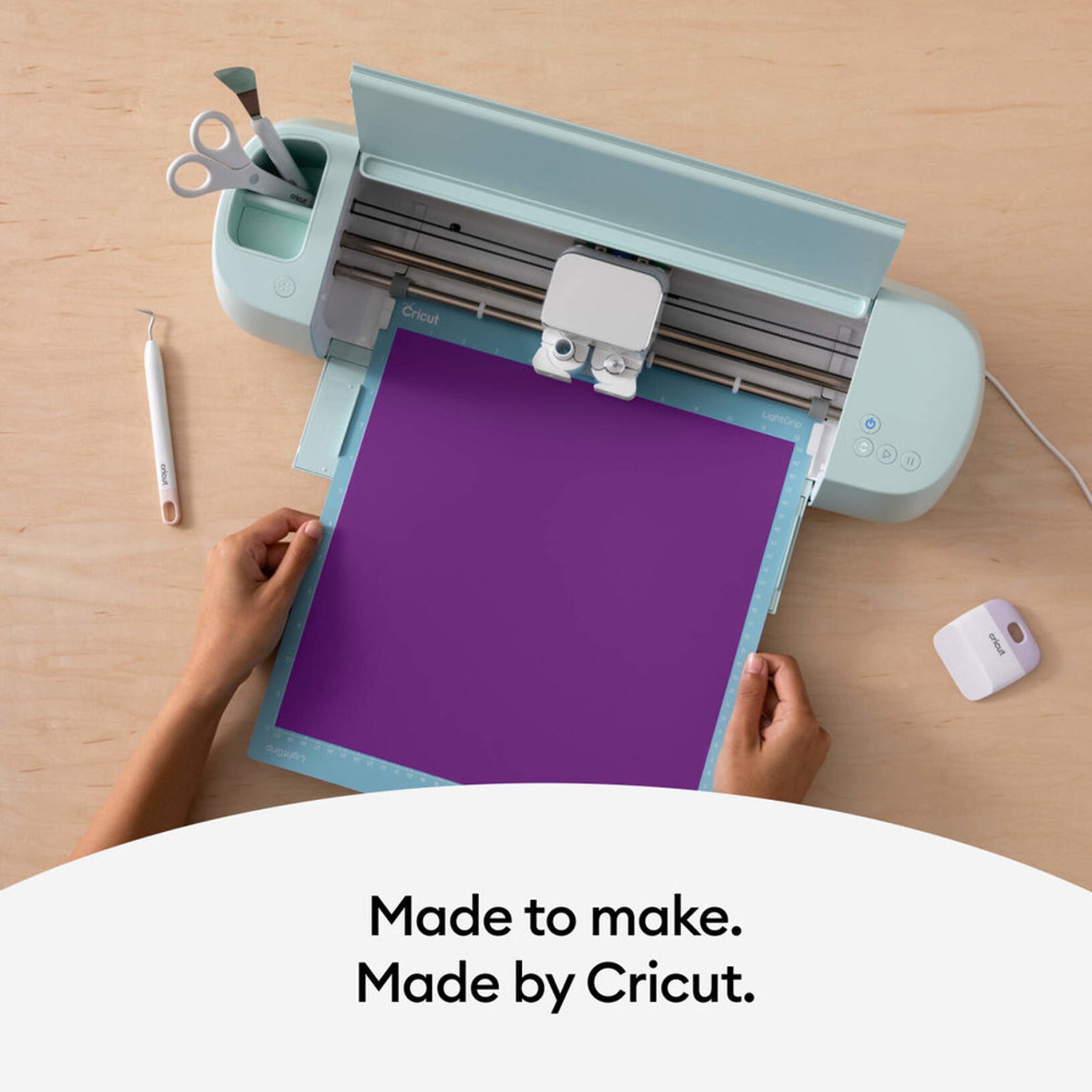 Crealive Cricut Farbwechsel Vinylfolie - Hitzeaktiviert / Color-Changing Vinyl Permanent Heat-Activate
Inhalt:
• 1 Rolle Farbwechsel Vinylfolie - Hitzeaktiviert - 30,5 cm x 61 cm (12" x 24")
Spezifikationen:
• Cricut Vinylfolie
• Permanent klebend
• Grösse: 30,5 cm x 61 cm (12" x 24")
• Farbveränderung ab 31°C
• folgende Farben stehen zur Auswahl:
o Türkis zu Hellblau
o Violett zu Türkis
o Pink zu Rosa
• einfach zu entgittern und mühelos aufzutragen
• für alle Cricut® Maschinen (für Cricut Joy auf die e