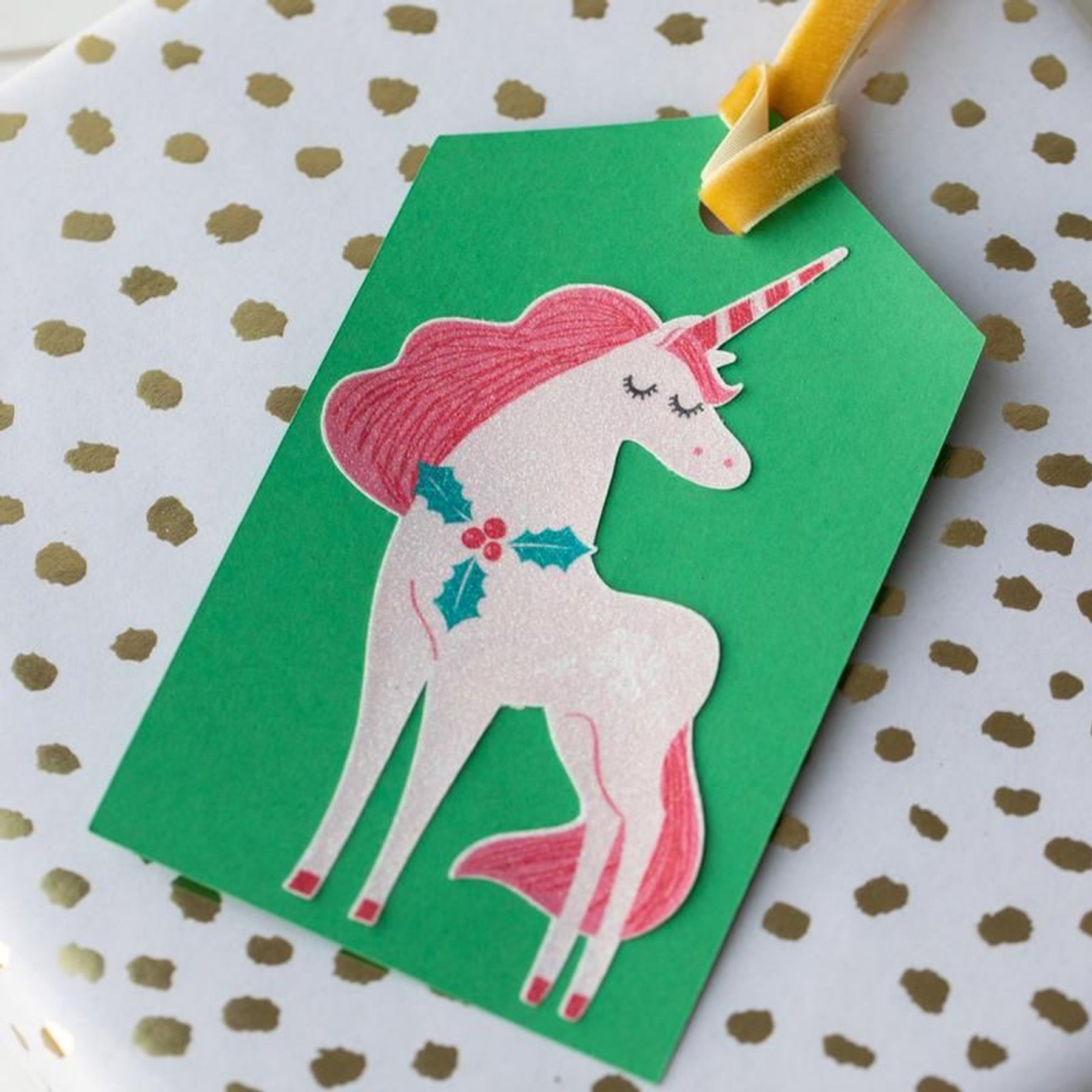 Crealive Silhouette Stickerpapier Glitzer Weiss Inhalt: 8 Sheets Spezifikationen: Glitzer Stickerpapier zum Bedrucken Papierformat 21.5 cm x 28 cm Gewicht: 100 g/m2 Selbstklebend Farbe: Weiss Effekt: Glitzer Drucker: Inkjet / Laser