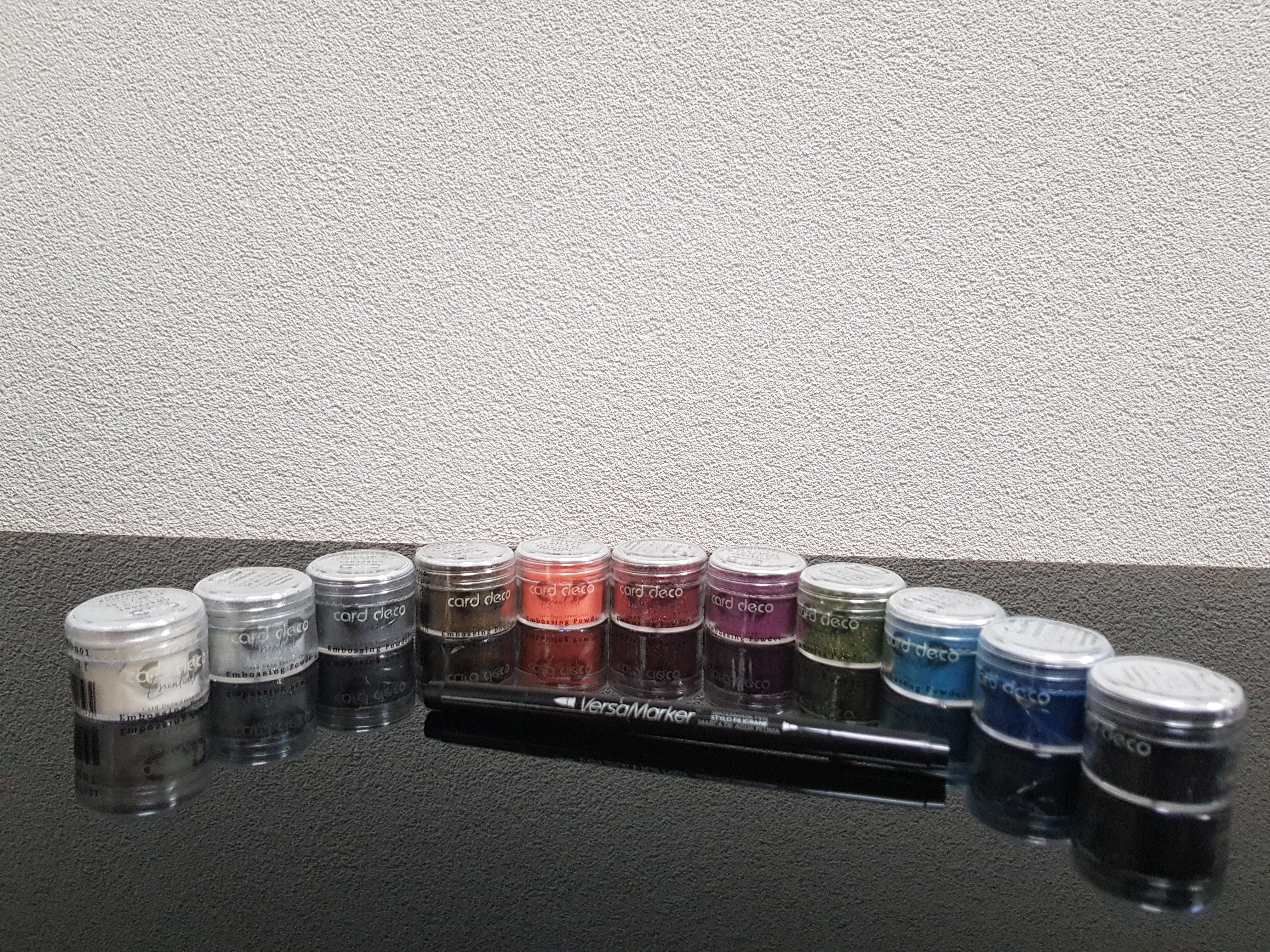 Embossing Powder - Embossing Pulver - Glitter White 30 ml In drei einfachen Schritten erreichst Du die schönsten Prägeeffekte auf Papier, Karton, Holz oder sogar Glas. Von der Handbeschriftung bis zur Prägung und von der selbstgemachten Karte bis zur Dekoration für das Zuhause sind die Möglichkeiten grenzenlos.