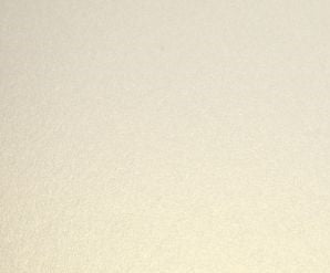 Kuvert / Briefumschlag 120 g/m2 - DIN B6 - Metallic ivory Spezifikationen: Format: DIN B6 Grösse: 125 x 176 mm 120 g/m2 ohne Fenster Nassklebung oder Lasche zum Einstecken beidseitig farbig (voll durchgefärbt) bedruckbar mit Ink- und Laserdrucker beschreibbar glatte, in Metallic schimmernde Oberfläche