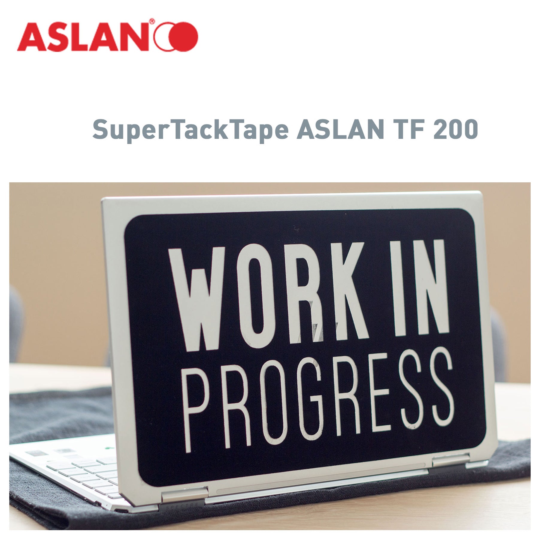 Crealive ASLAN SuperTackTape TF 200 (Rollenware) Folientape zum Übertragen der CaressColour ASLAN CC 124 und Materialien mit strukturierter Oberfläche. Die selbstklebende, PVC-freie Übertragungsfolie ist exakt auf die Herausforderungen der selbstklebenden Flockfolie CaressColour ASLAN CC 124 abgestimmt: Die Klebkraft ist ausreichend, um die verhältnismässig schwere Flockfolie für die Verklebung sicher auf dem Untergrund zu positionieren.
