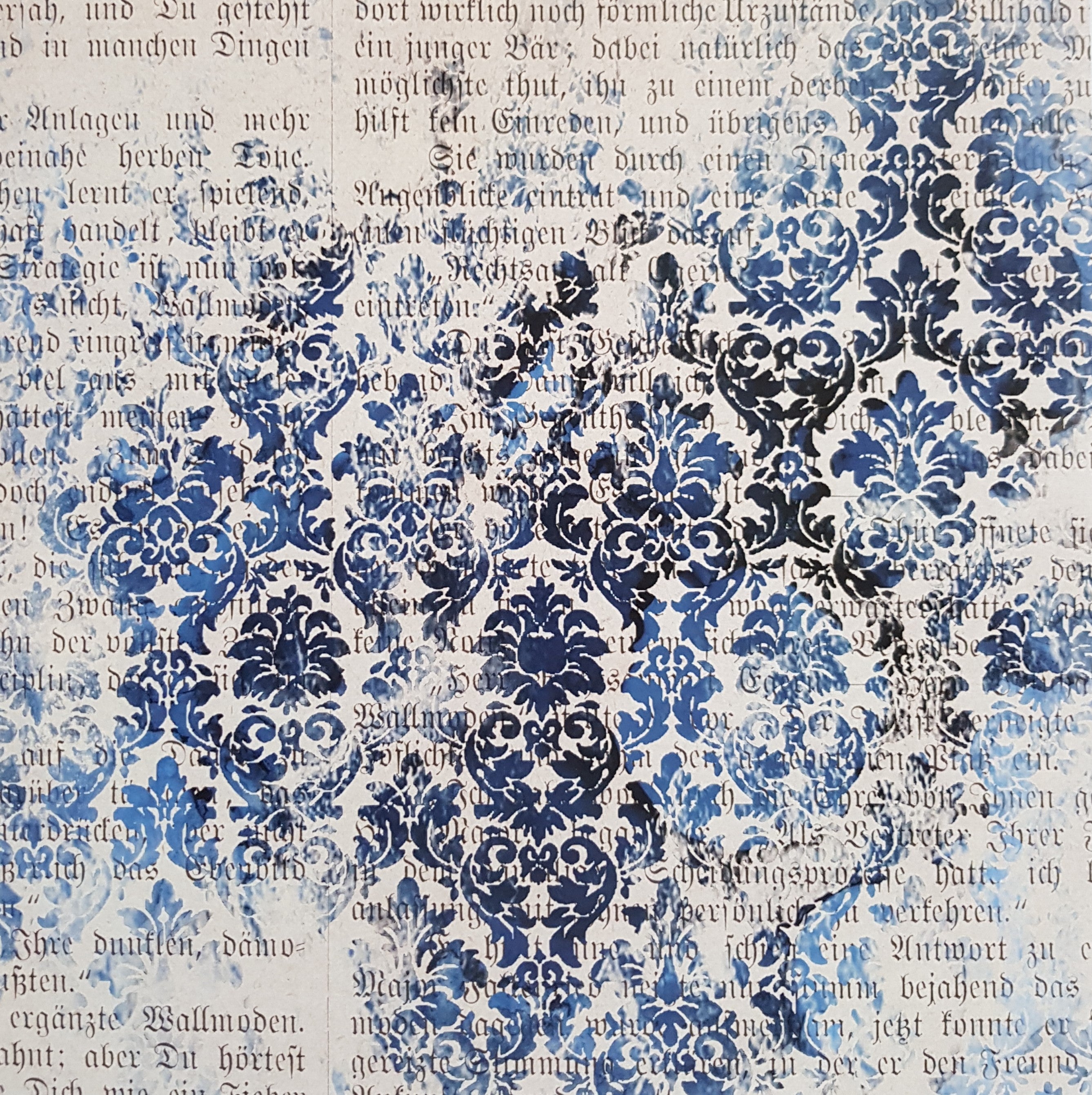 Crealive Paper Pad 200 g/m2 - 12’’ x 12’’ - Blue Ephemera Inhalt: 8 Blatt 8 Designs Spezifikationen: 12’’ x 12’’ (30.5 cm x 30.5 cm) 200 g/m2 einseitig bedruckt säure- und ligninfrei Dieses Paper Pad ist geeignet für: Karten Boxen 3D-Projekte Geschenkboxen & Verpackungen Plotten Scrapbooking