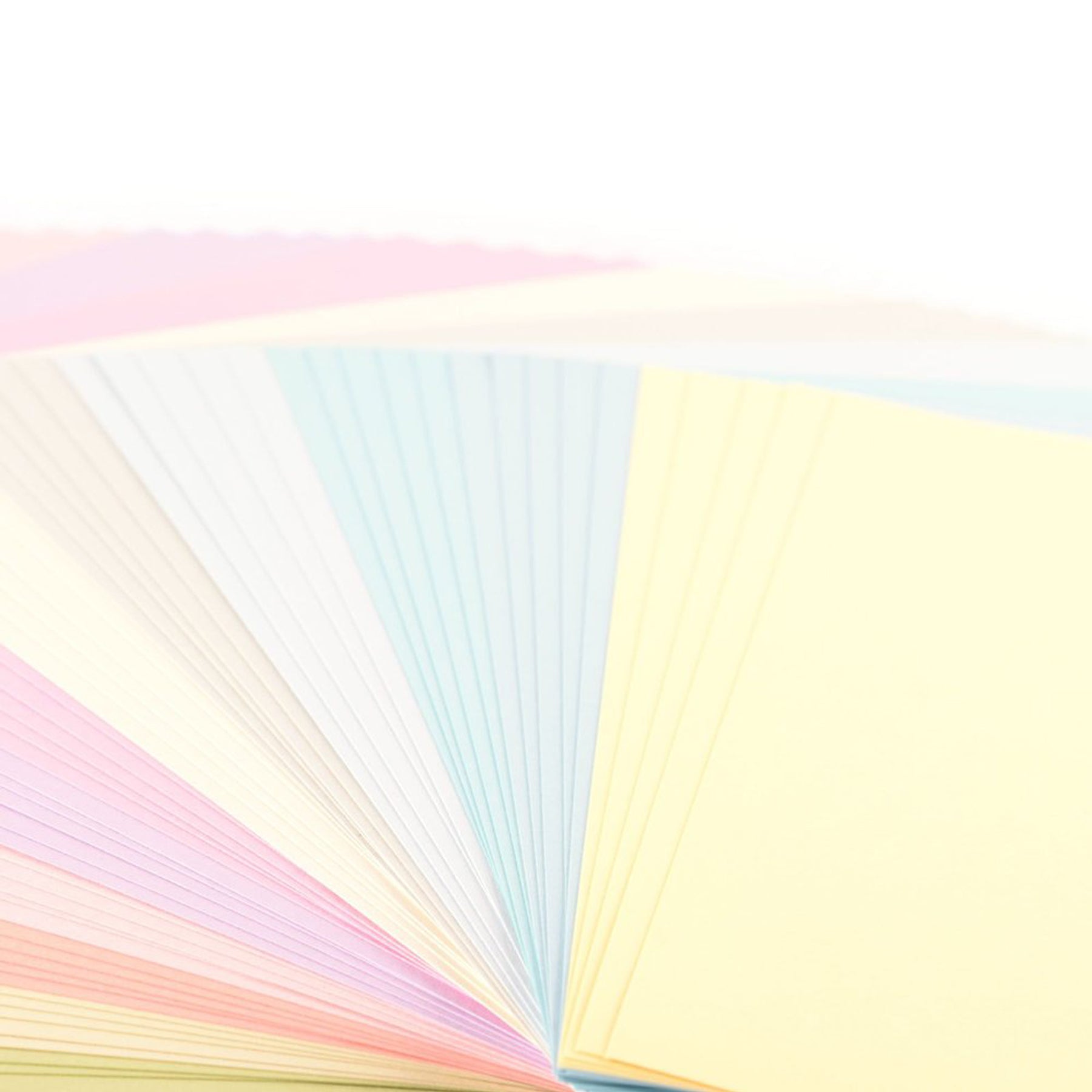 Crealive Cardstock Basic 216 g/m2 - 12’’ x 12’’ - Pastell (60 Cardstock) Mit diesen pastelligen Cardstock Farben kannst Du Dich kreativ austoben und feine Werke erstellen. Spezifikationen: 12’’ x 12’’ (30.5 cm x 30.5 cm) 216 g/m2 beidseitig farbig (voll durchgefärbt) beschreibbar säurefrei glatt mit leicht rauer Oberfläche Dieses Cardstock / Bastelpapier ist geeignet für: Karten Karten-Verzierungen Scrapbooking