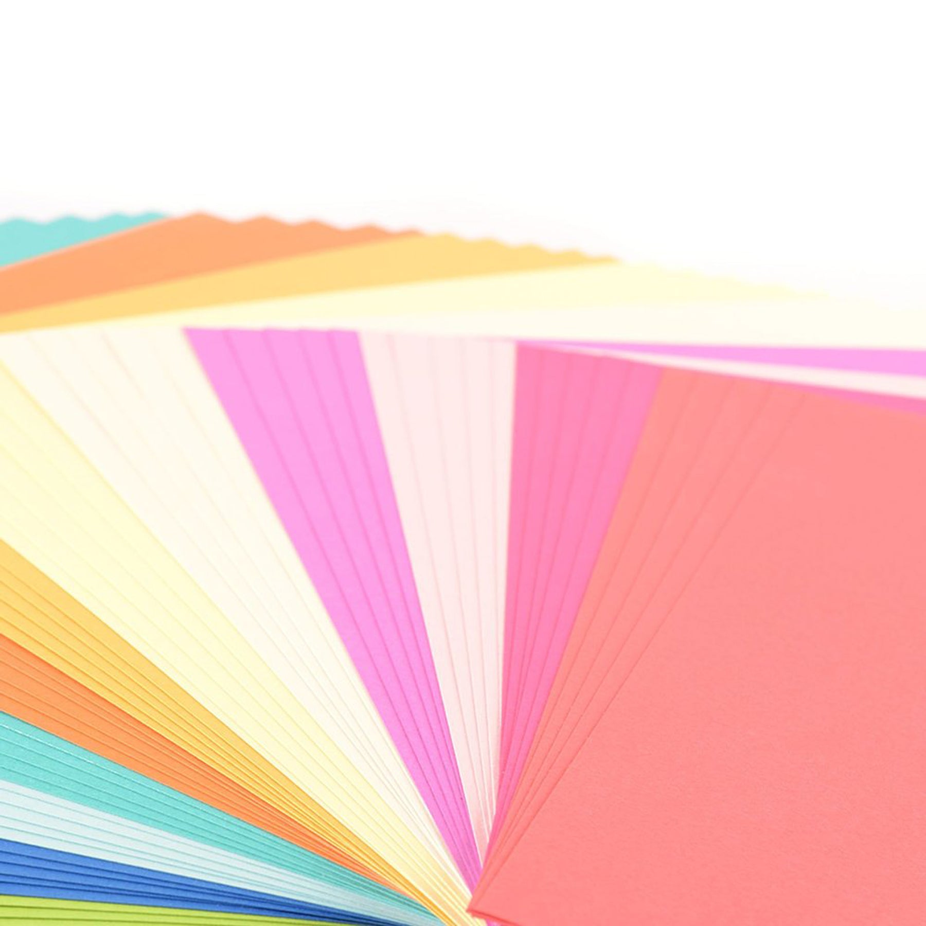 Crealive Cardstock Basic 216 g/m2 - 12’’ x 12’’ - Sommer (60 Cardstock) Mit diesen sommerlichen Cardstock Farben kannst Du Dich richtig kreativ austoben. Spezifikationen: 12’’ x 12’’ (30.5 cm x 30.5 cm) 216 g/m2 beidseitig farbig (voll durchgefärbt) beschreibbar säurefrei glatt mit leicht rauer Oberfläche 12 Farben à je 5 Cardstock