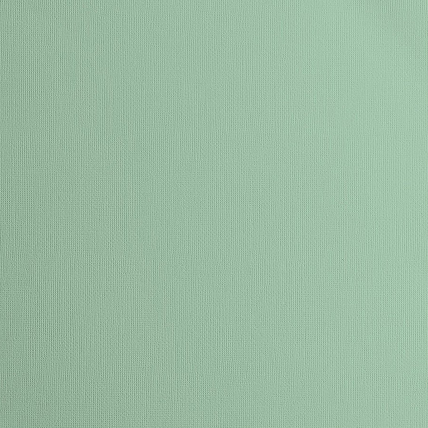 Crealive Cardstock Basic 216 g/m2 - 12’’ x 12’’ - Aqua Struktur Spezifikationen: 12’’ x 12’’ (30.5 cm x 30.5 cm) 216 g/m2 beidseitig farbig (voll durchgefärbt) beschreibbar säurefrei glattes Papier mit strukturierter Oberfläche Dieses Cardstock / Bastelpapier ist geeignet für: Karten Karten-Verzierungen Plotten Stanzen Prägen Geschenkboxen Bastelpapier für die Schule oder Kindergarten Scrapbooking