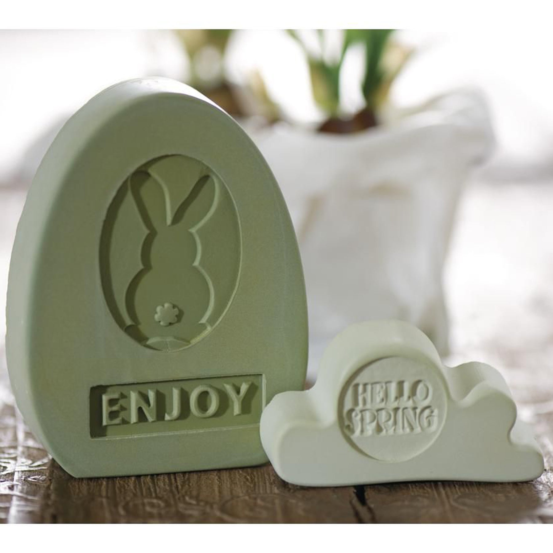 Crealive Giesspulver Raysin 100 - Weiss - 1 kg Inhalt: 1 Beutel mit 1 kg Raysin Giessen leicht gemacht mit der reinweissen Giessmasse Raysin von Rahyer im "Chalky-Style"! Kinderleichte Anwendung: Anrühren + Giessen = Fertig! Im Handumdrehen entstehen trendige Giessstücke mit einer weichen, ultramatten Oberfläche und Optik.